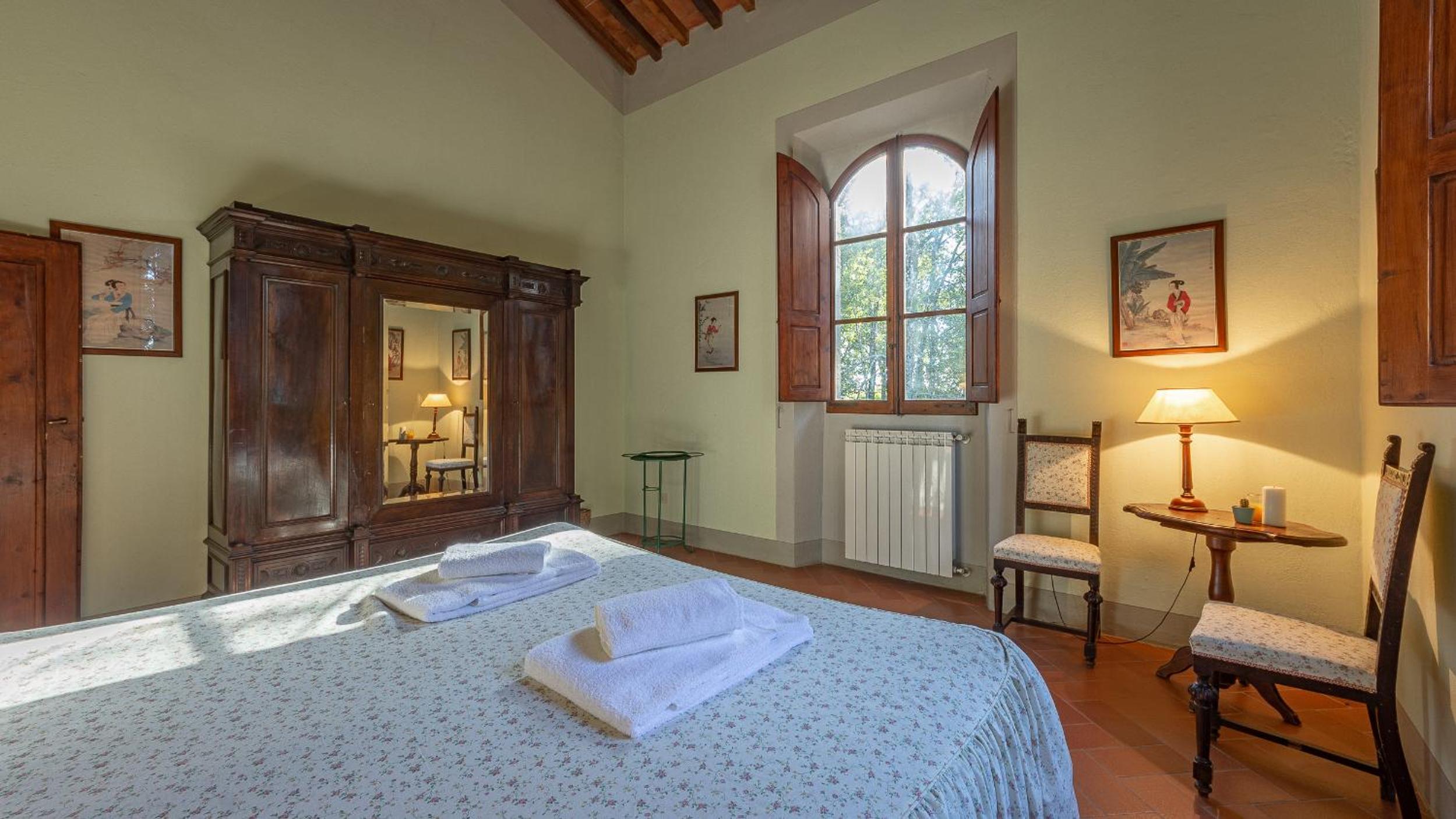 Four-Bedroom Apartment with Patio - Split Level photo 3