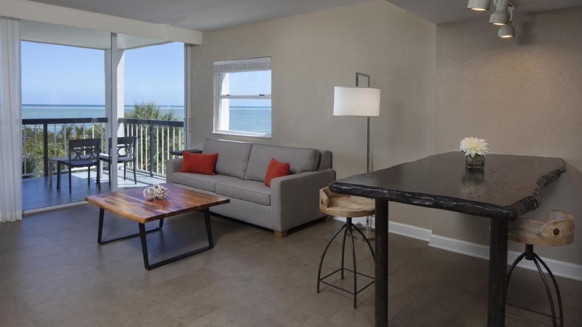Oceanfront One-Bedroom King Suite - Disability Access photo 2