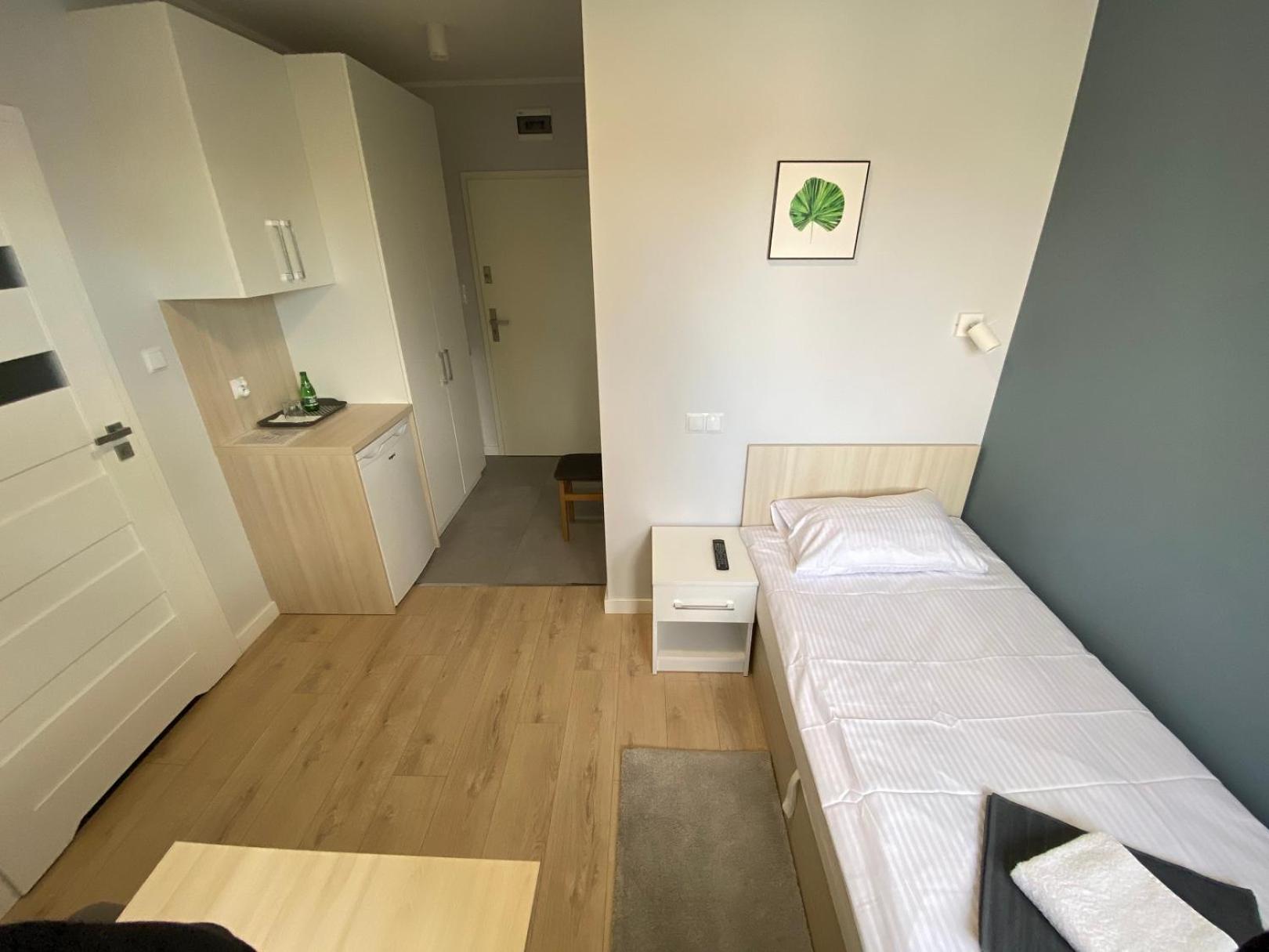 Single Room with Bathroom photo 2