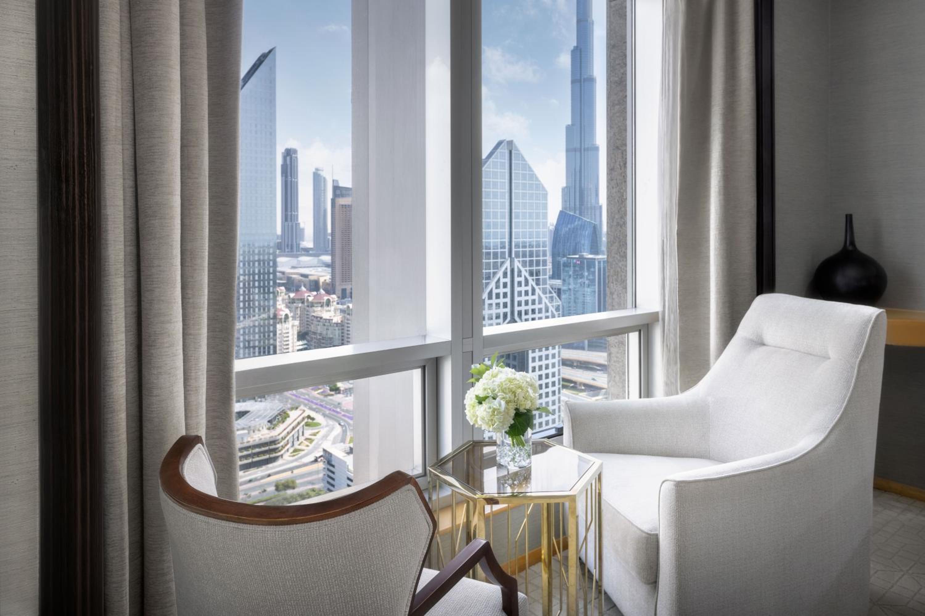Deluxe Twin Room with Burj Khalifa View photo 2
