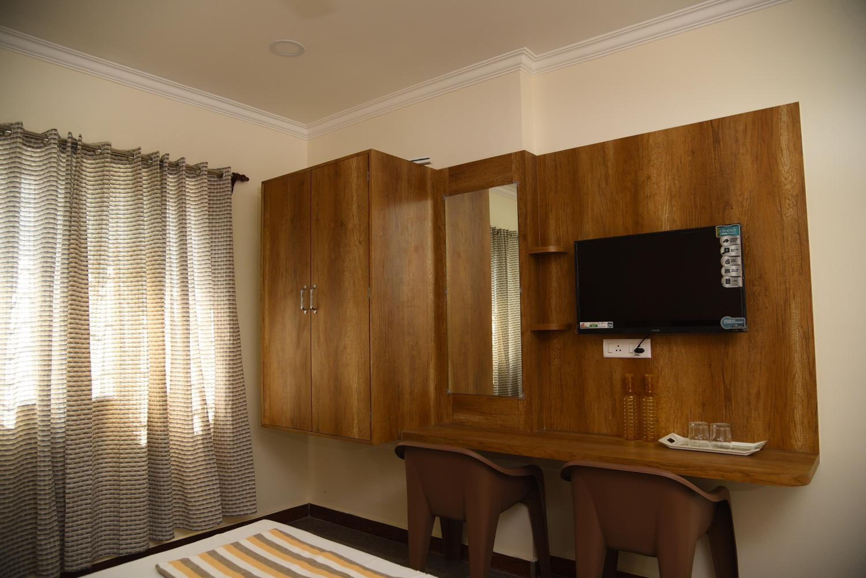 Deluxe Double Room - Photo 12