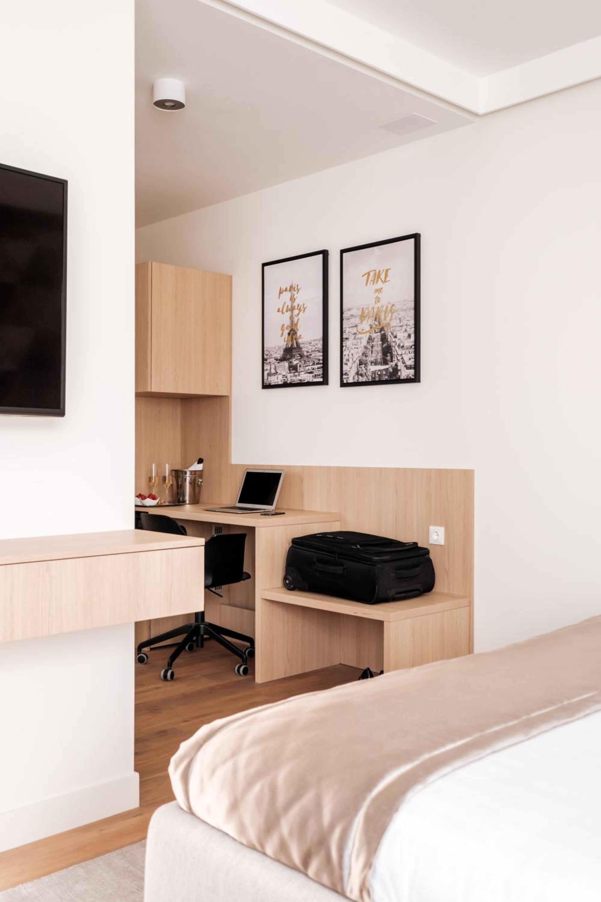 Deluxe Apartment - Photo 9