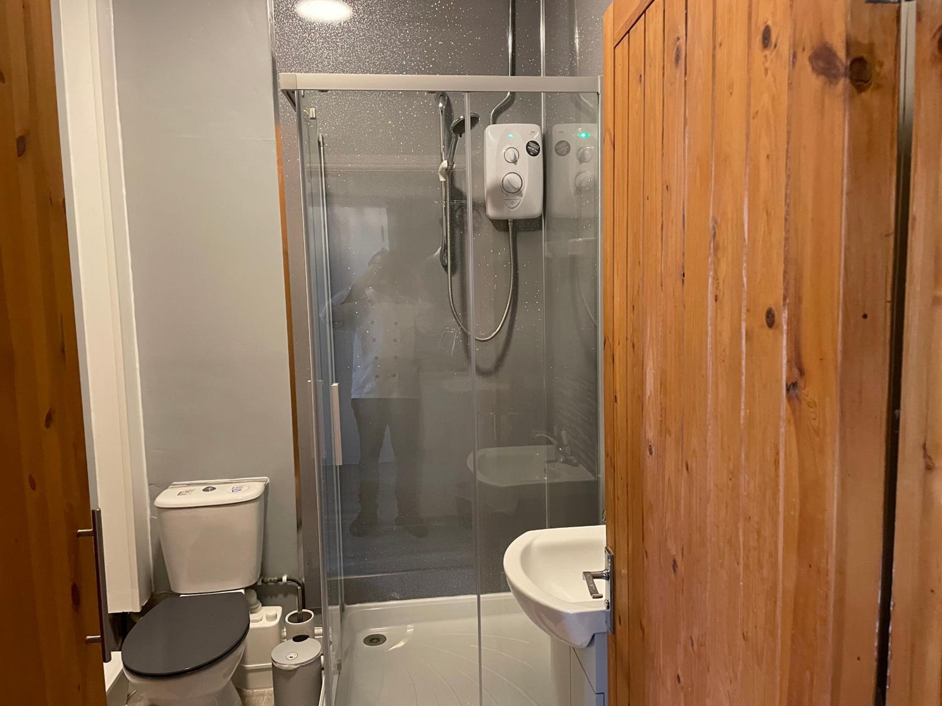 Deluxe Suite - Photo 7