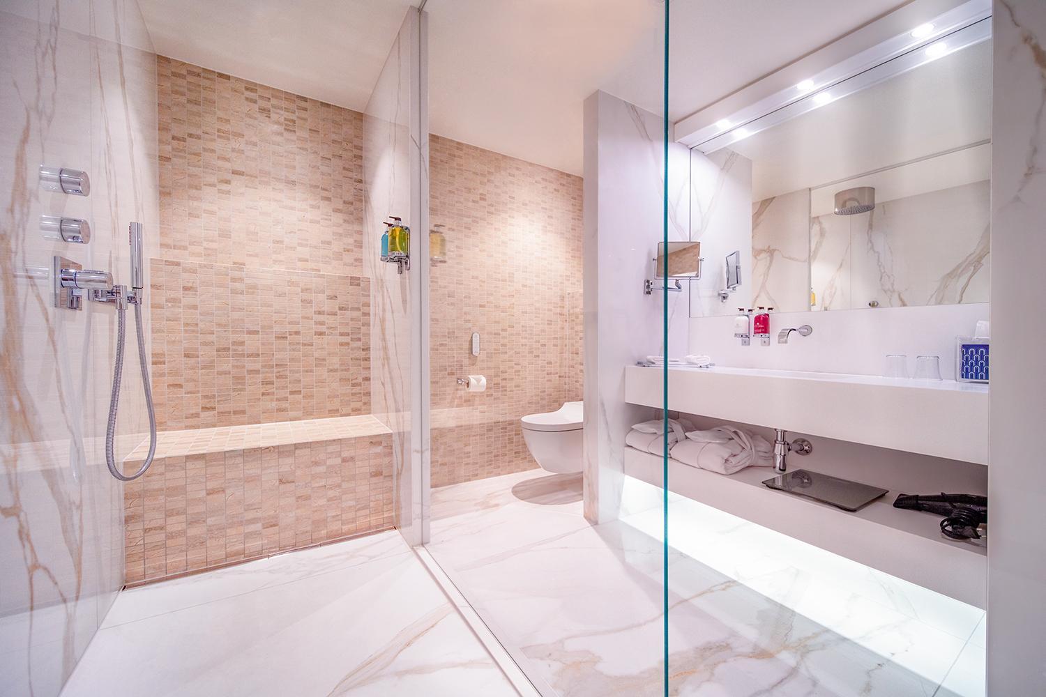 Unique! Renovated Deluxe room 36m2 thumbnail 6