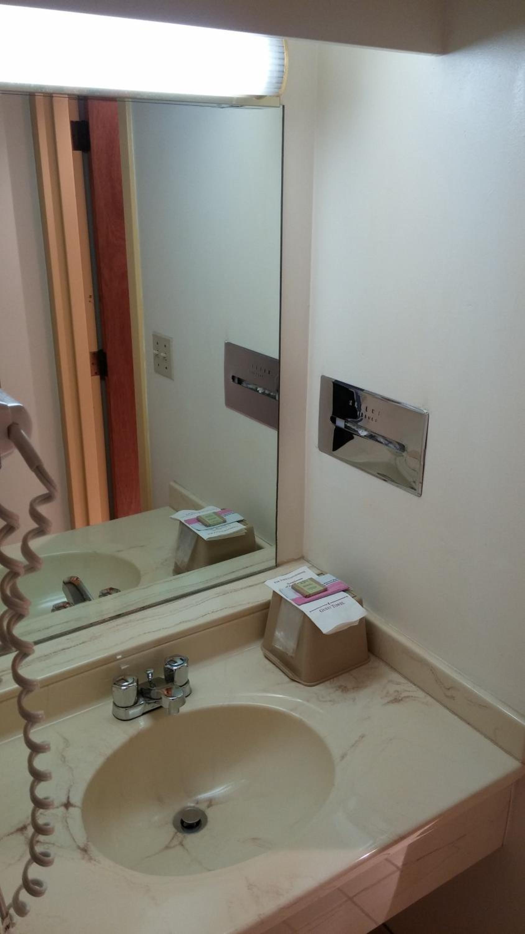 King Room - Non-Smoking - Photo 2