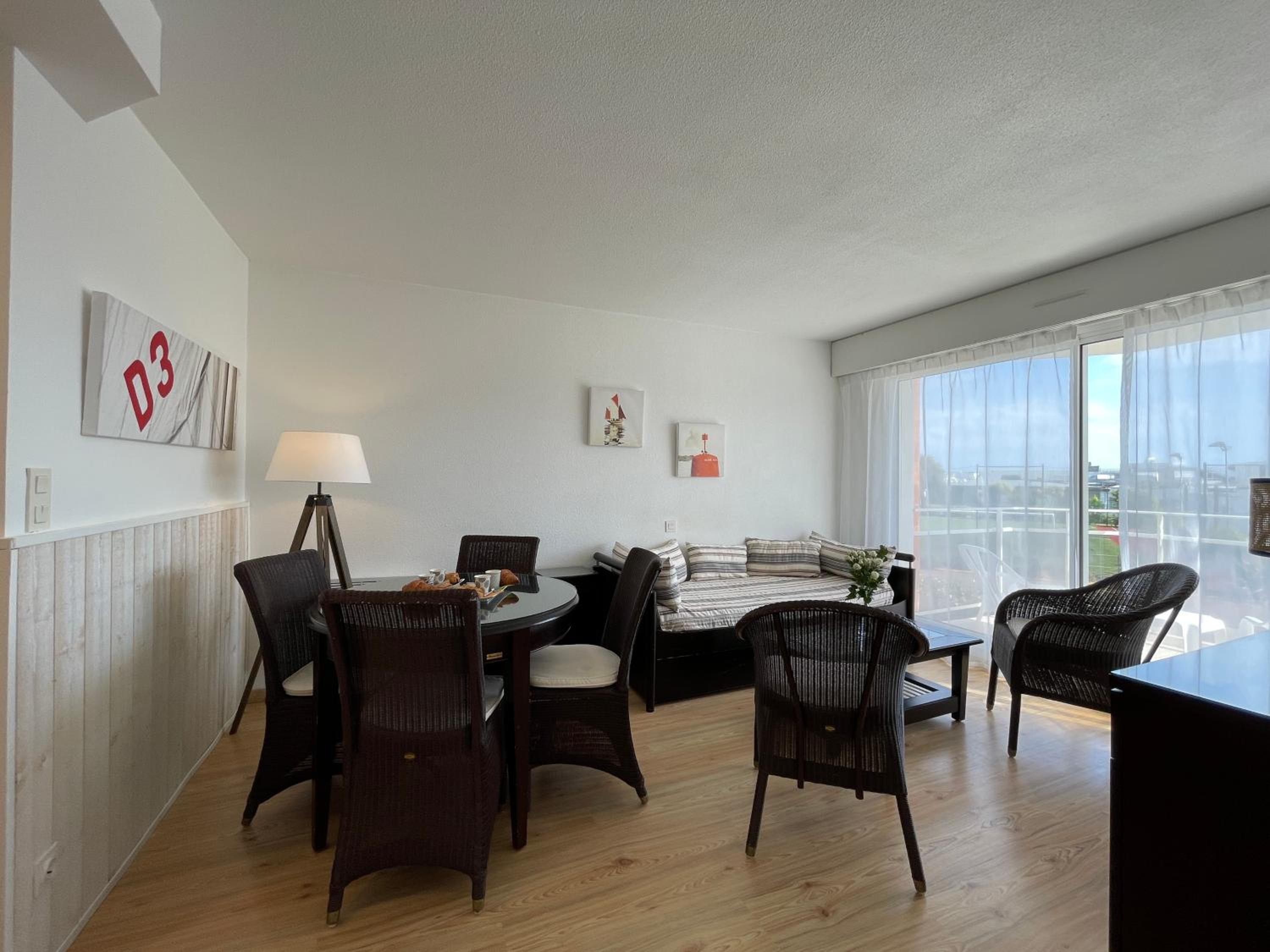 One-Bedroom Apartment photo 1