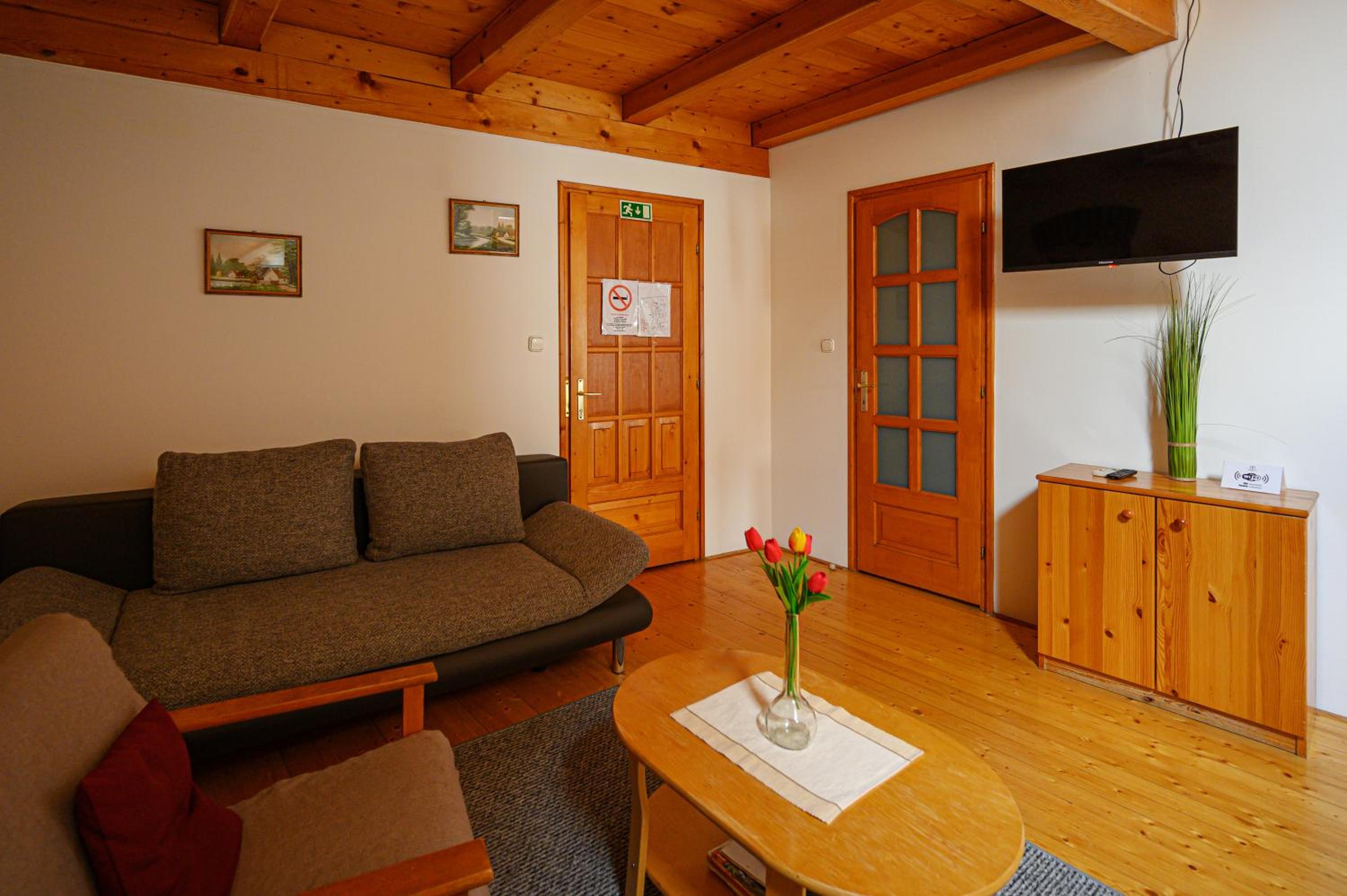 Apartment with Terrace - Photo 11