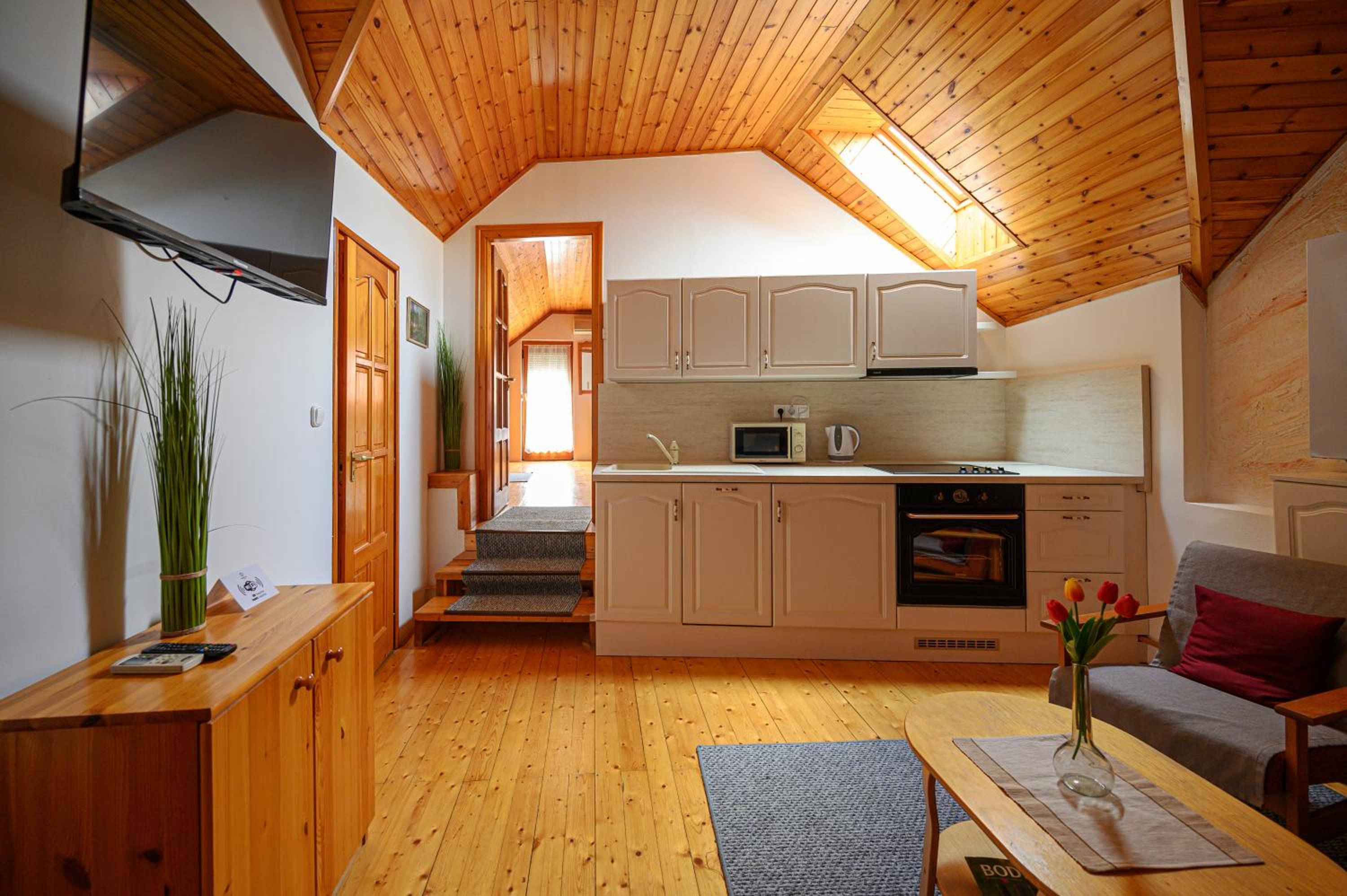 Apartment with Terrace - Photo 13