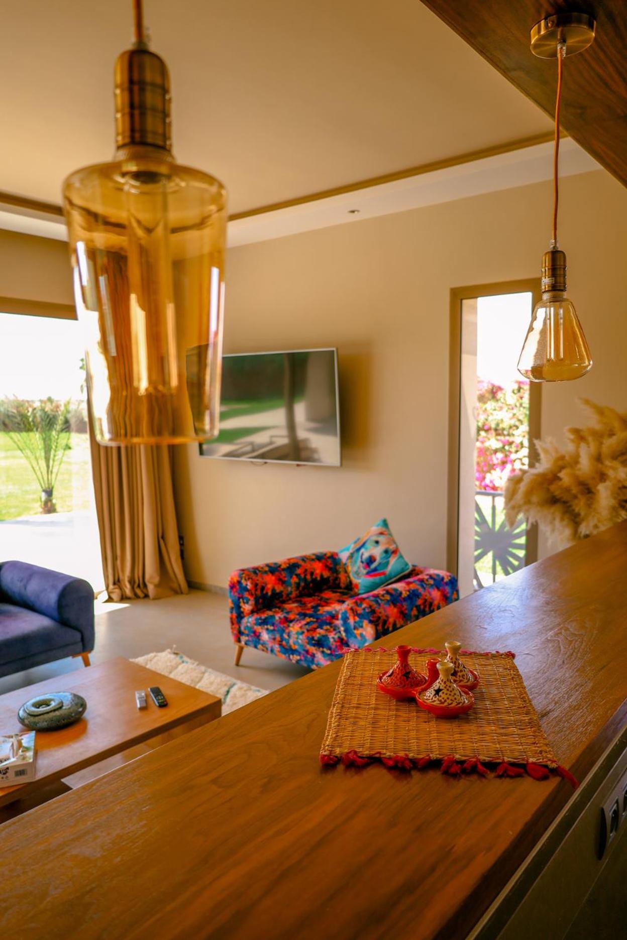 Villa with Private Pool - Photo 2