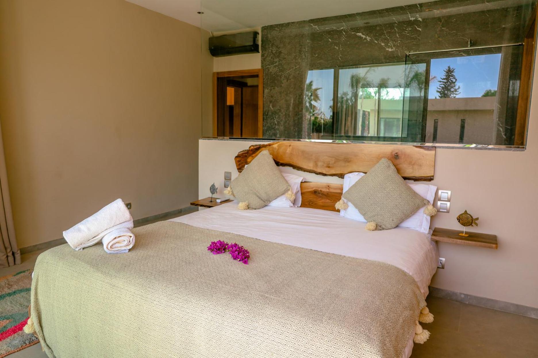 Villa with Private Pool - Photo 5