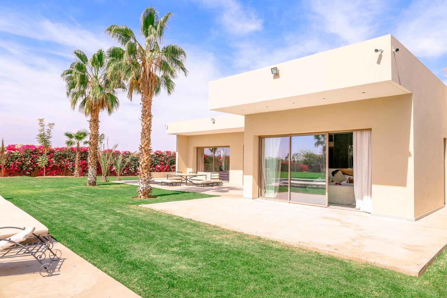 Villa with Private Pool - Photo 10