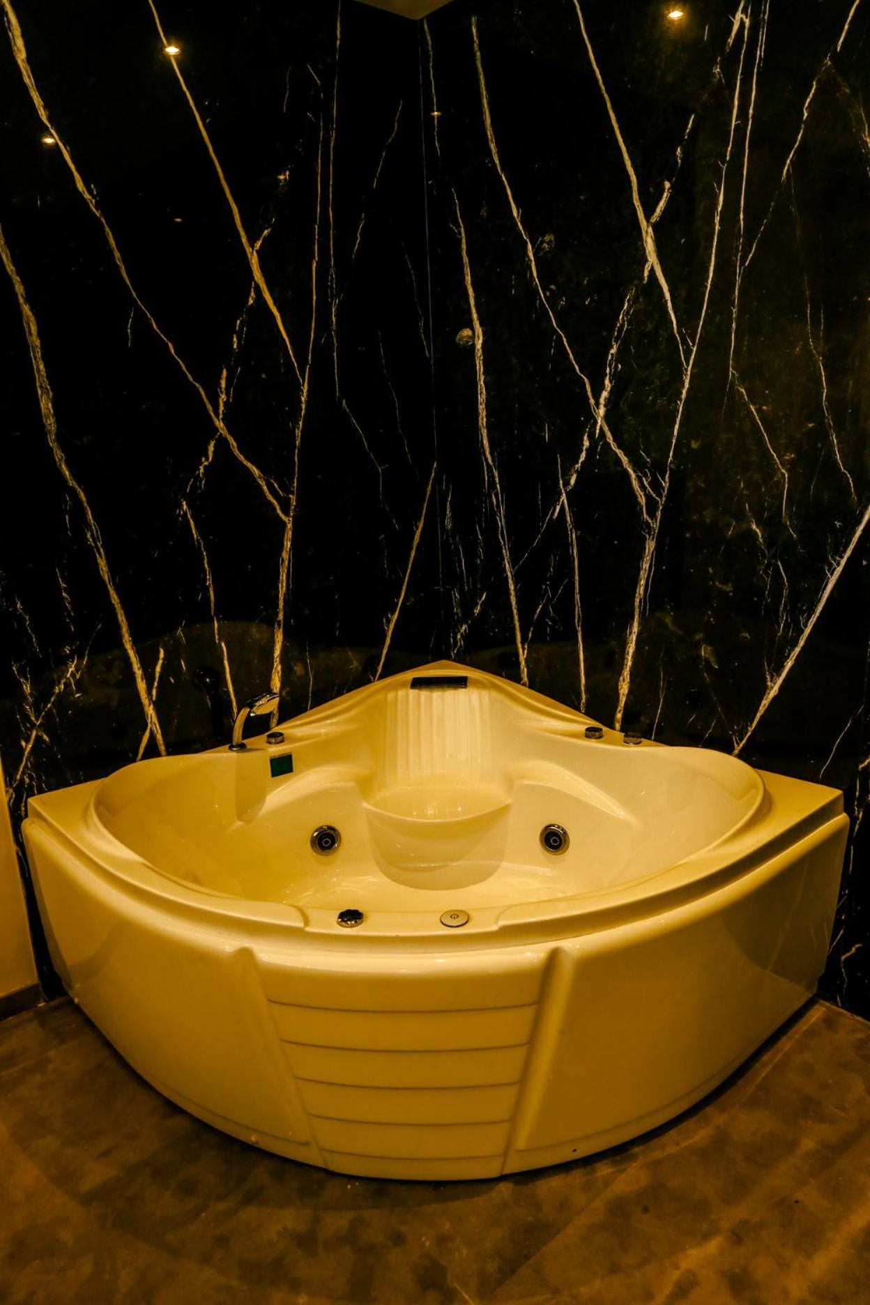 Villa with Private Pool - Photo 11