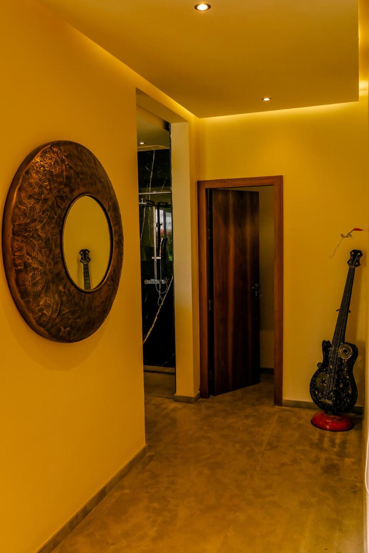 Villa with Private Pool - Photo 35