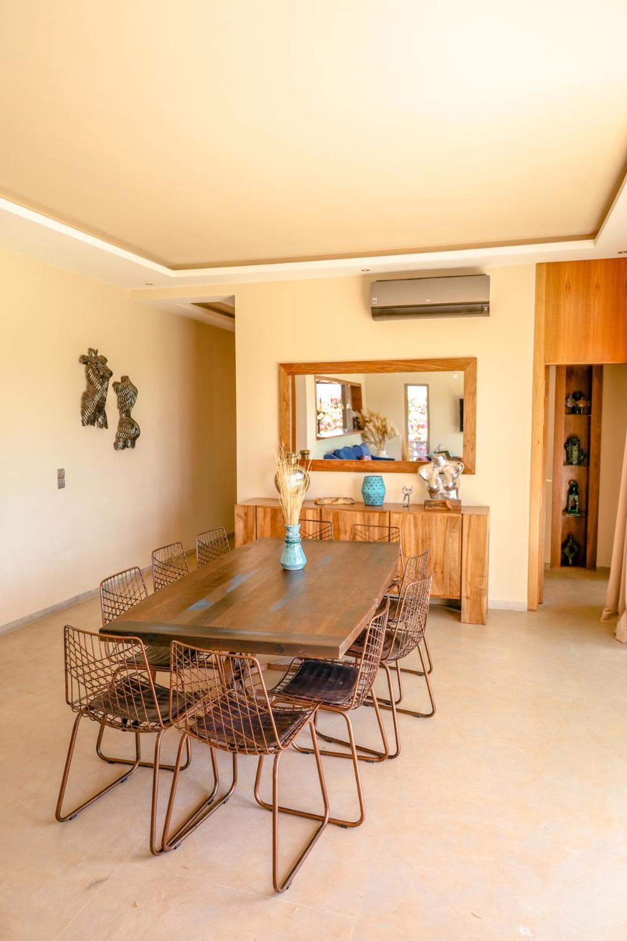 Villa with Private Pool - Photo 33