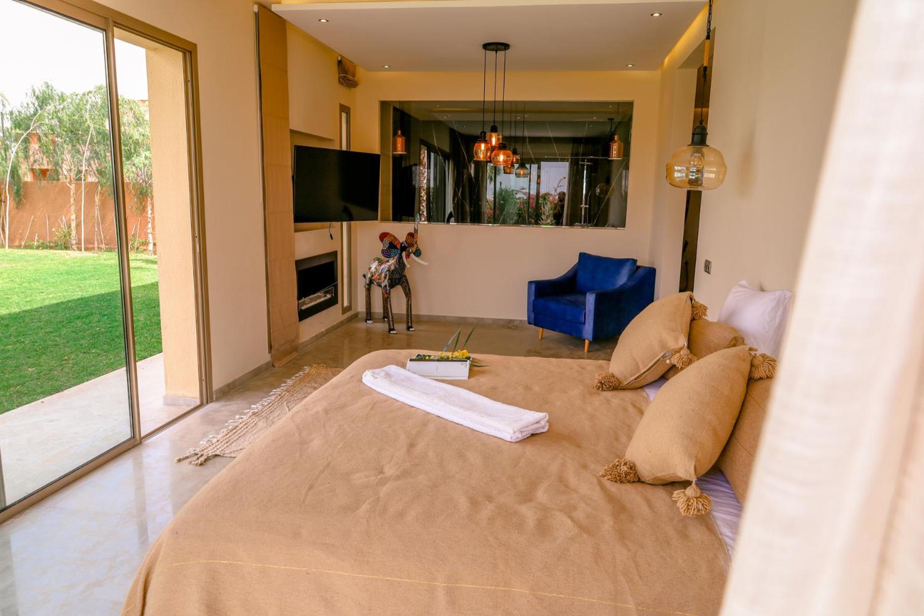 Villa with Private Pool - Photo 32