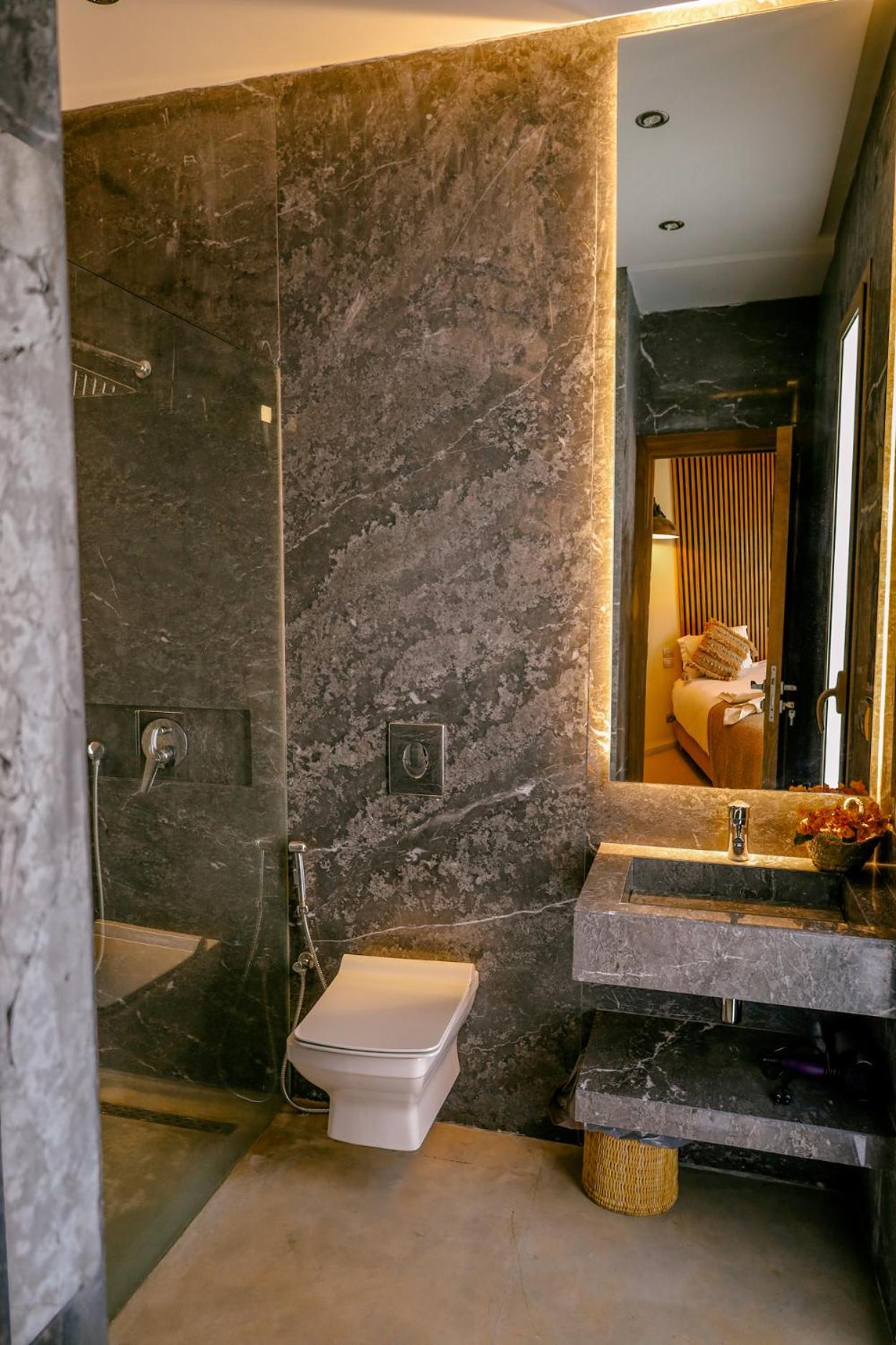 Villa with Private Pool - Photo 28