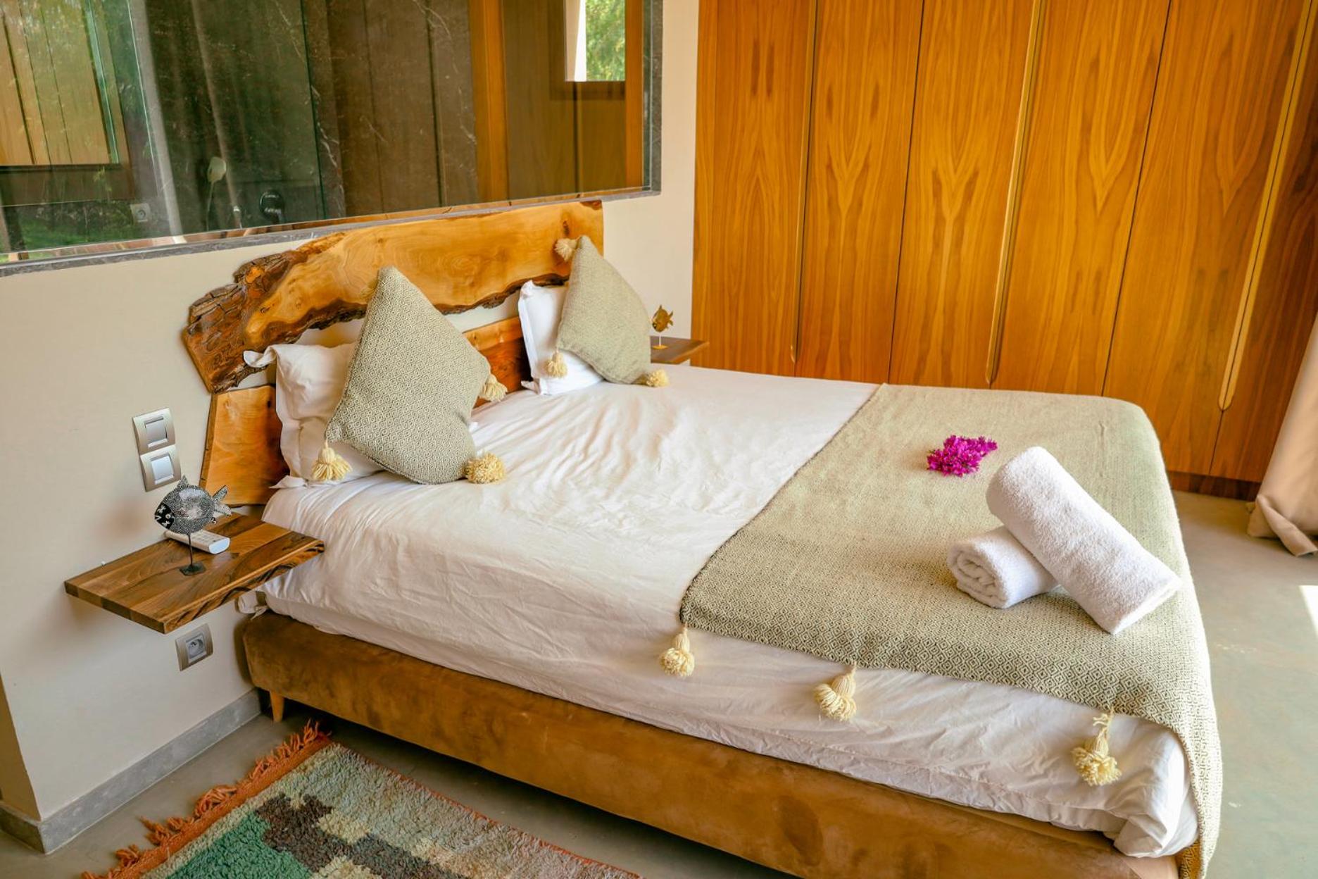 Villa with Private Pool - Photo 27
