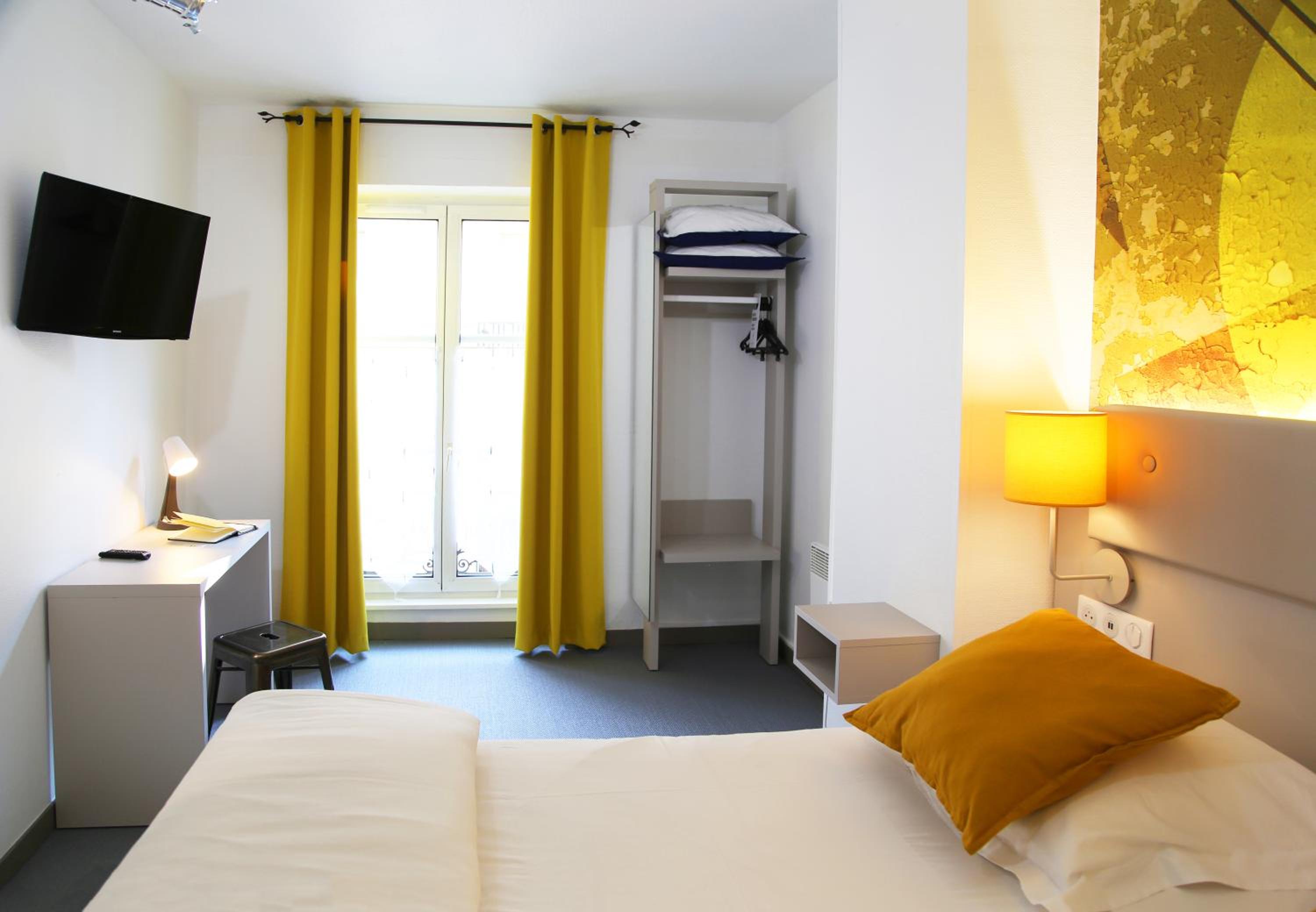 Standard Twin Room - Photo 10