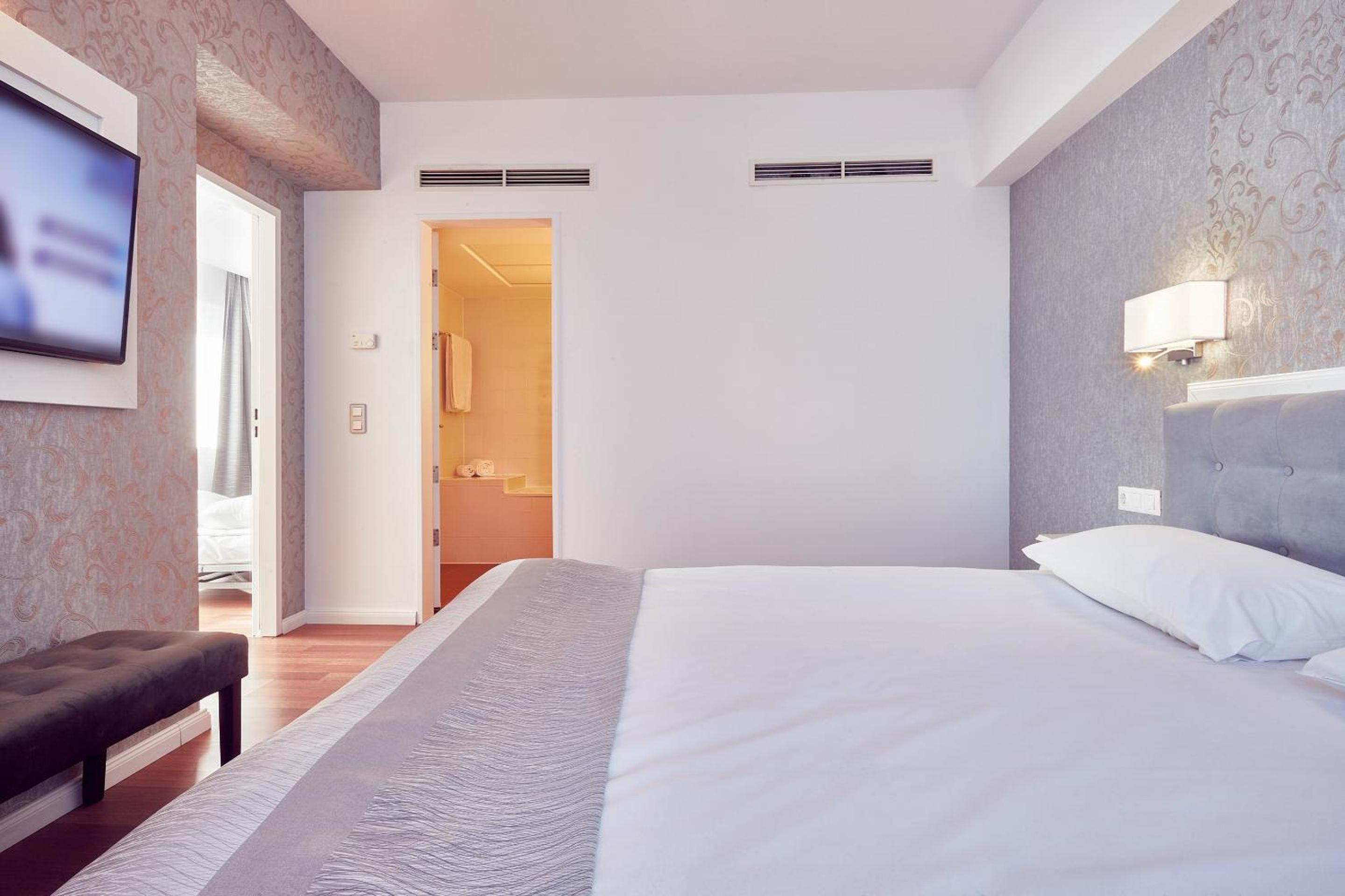 Family Suite - Photo 11