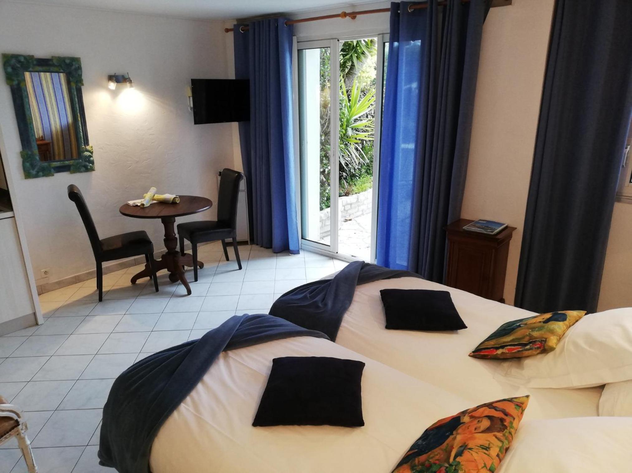 Twin Room with Pool View photo 1