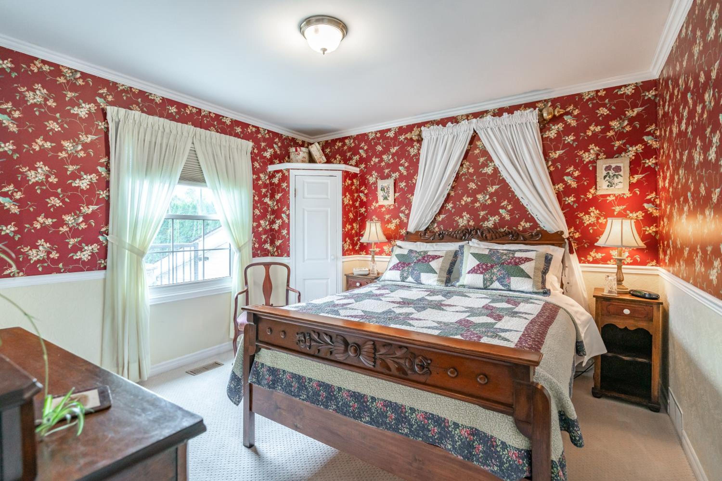 Queen Room with Garden View