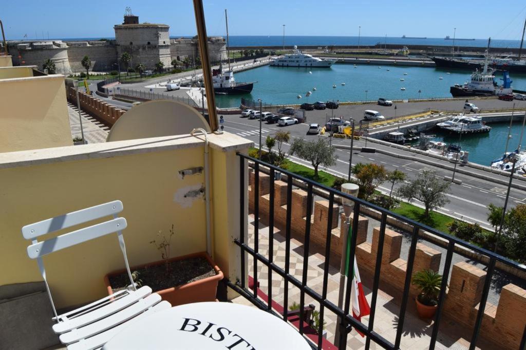 Deluxe Double Room with Balcony and Sea View - Photo 15