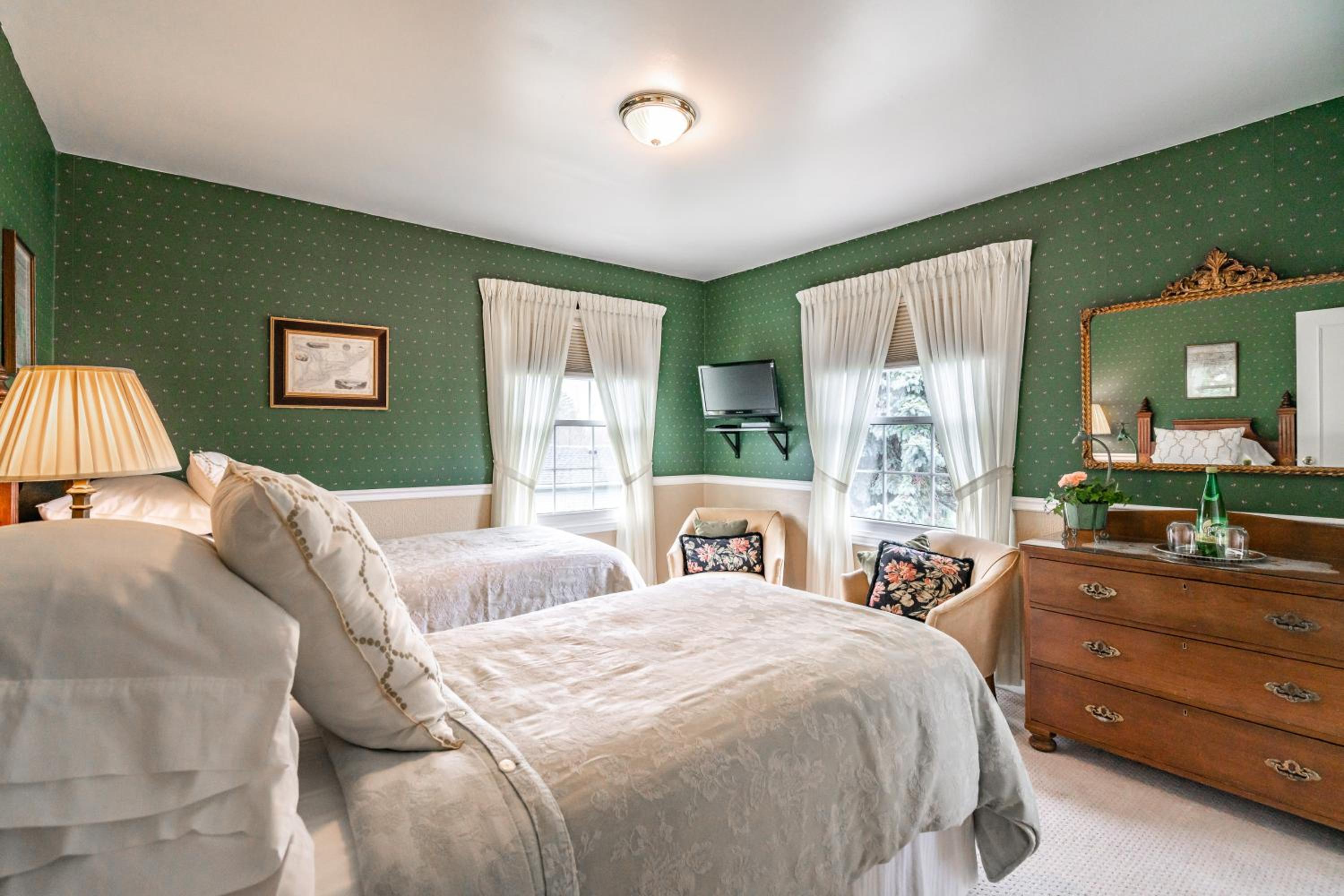 Premium Twin Room photo 3
