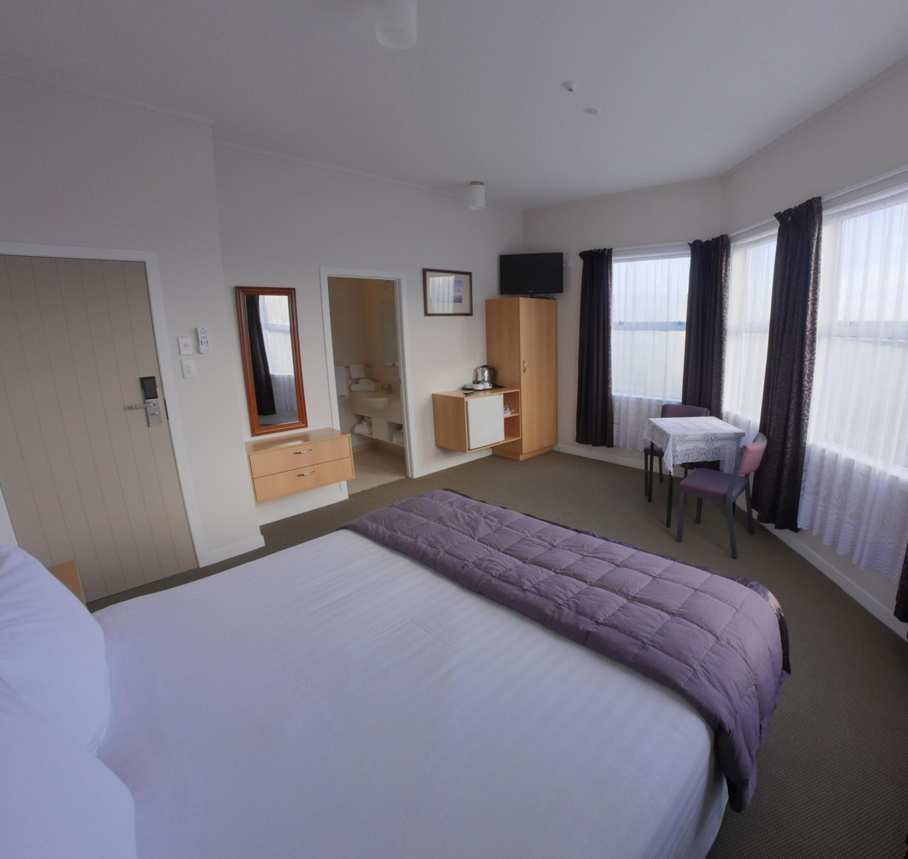 Deluxe King Room photo 2