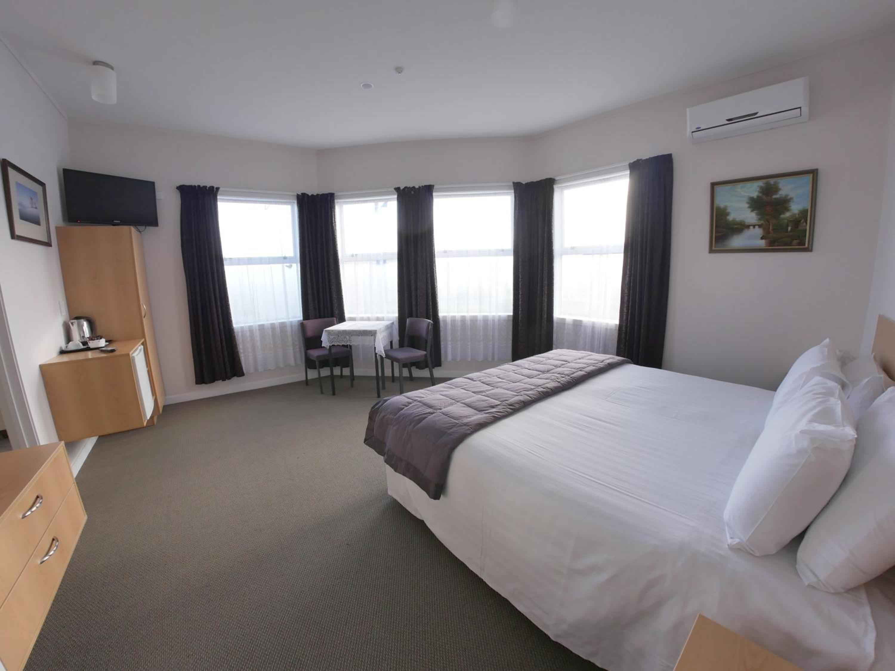 Deluxe King Room photo 1