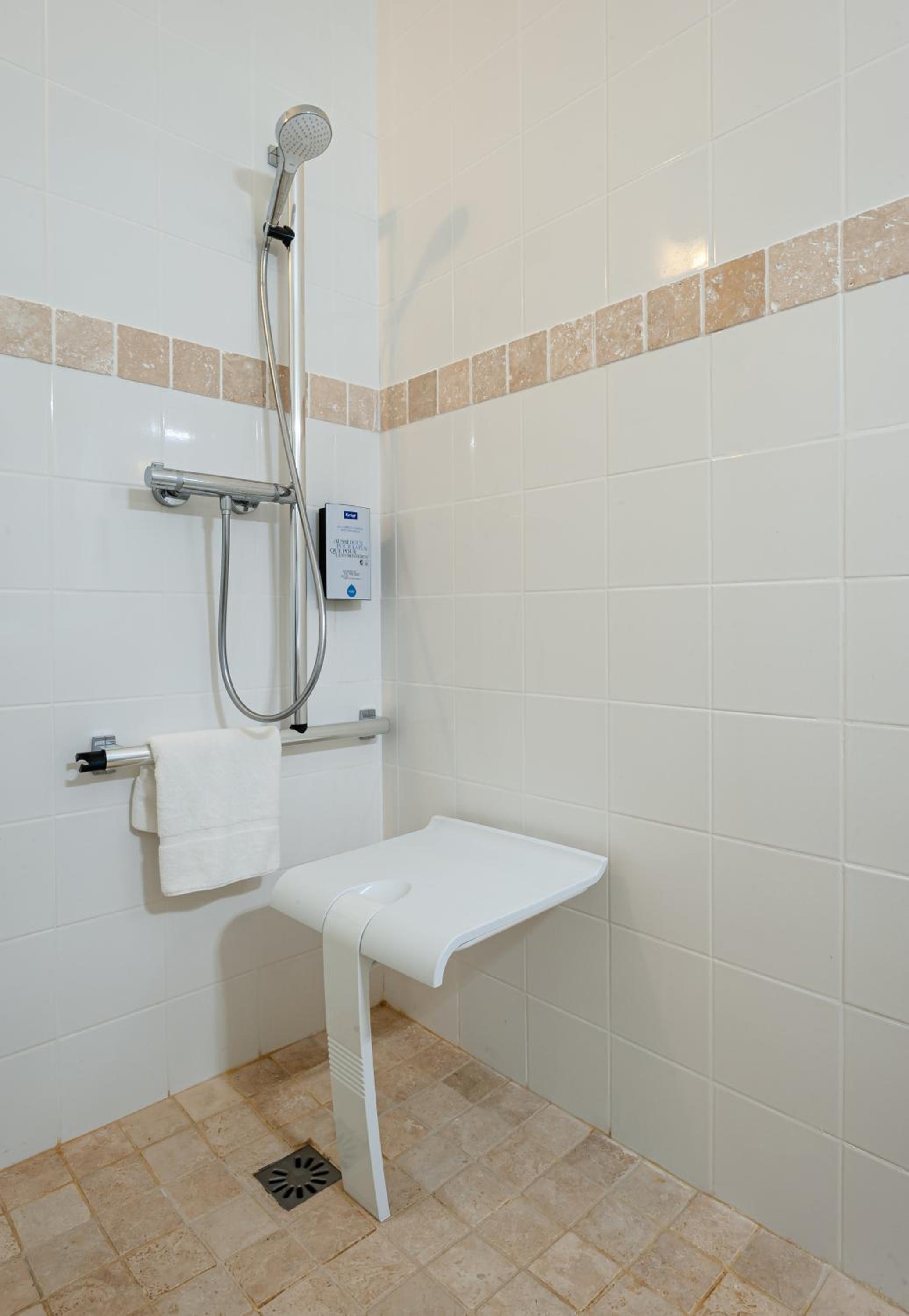 Triple Room with One Double Bed and One Single Bed photo 3