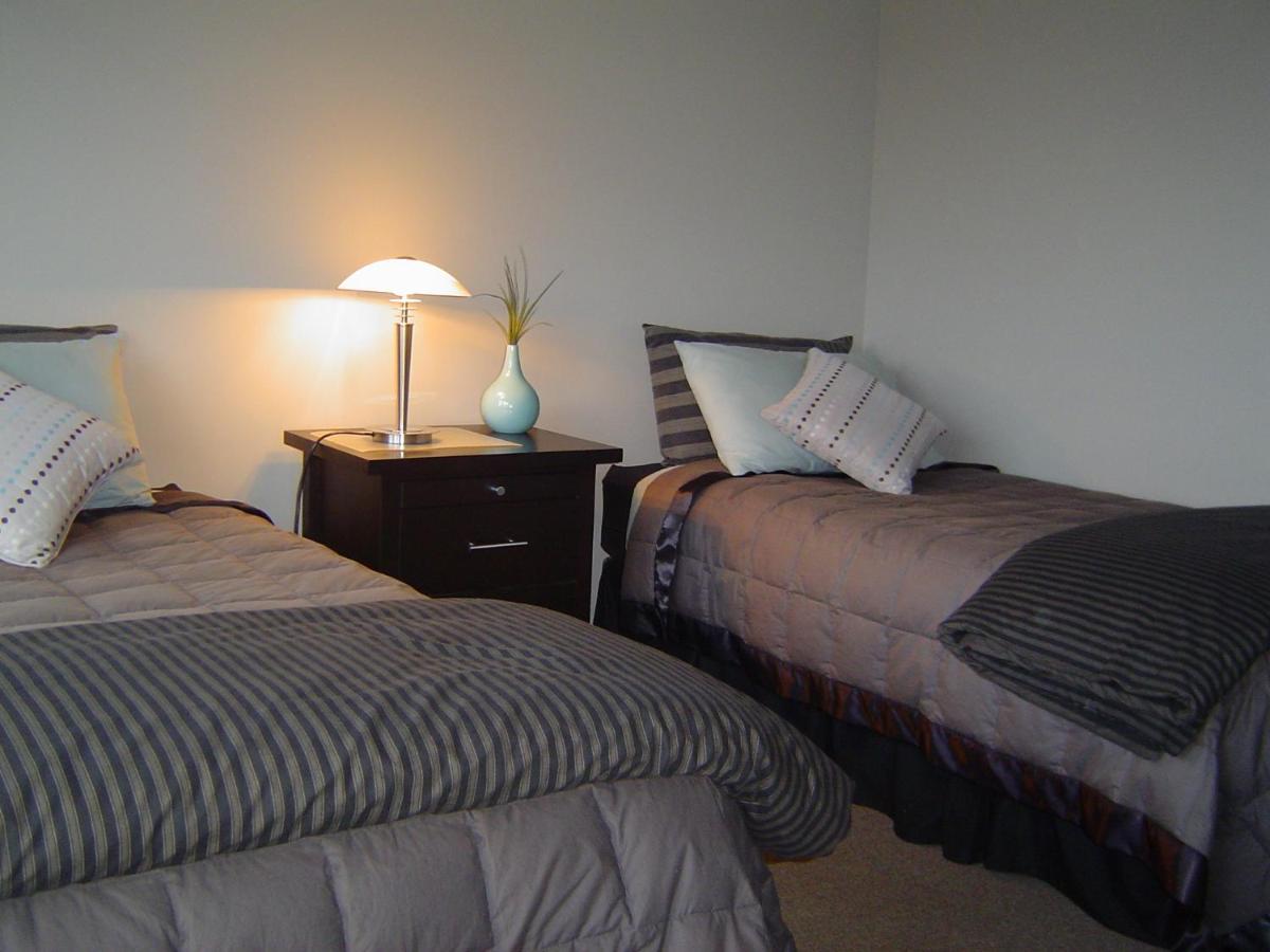 Twin Room with Private Bathroom photo 2