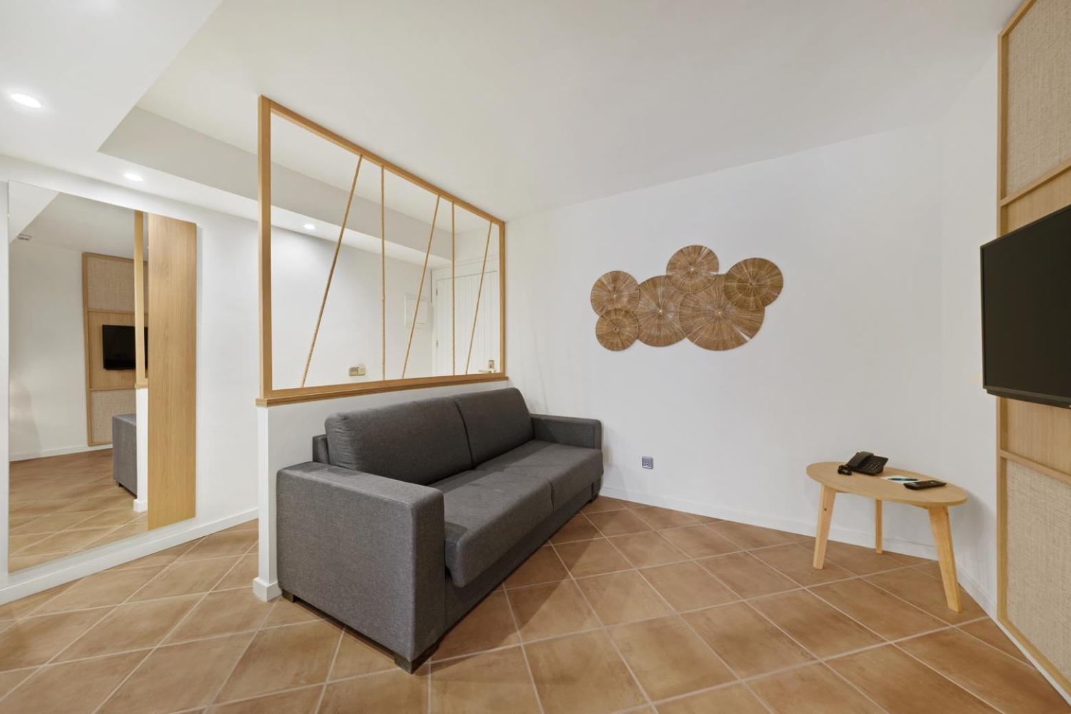 Family Room thumbnail 5