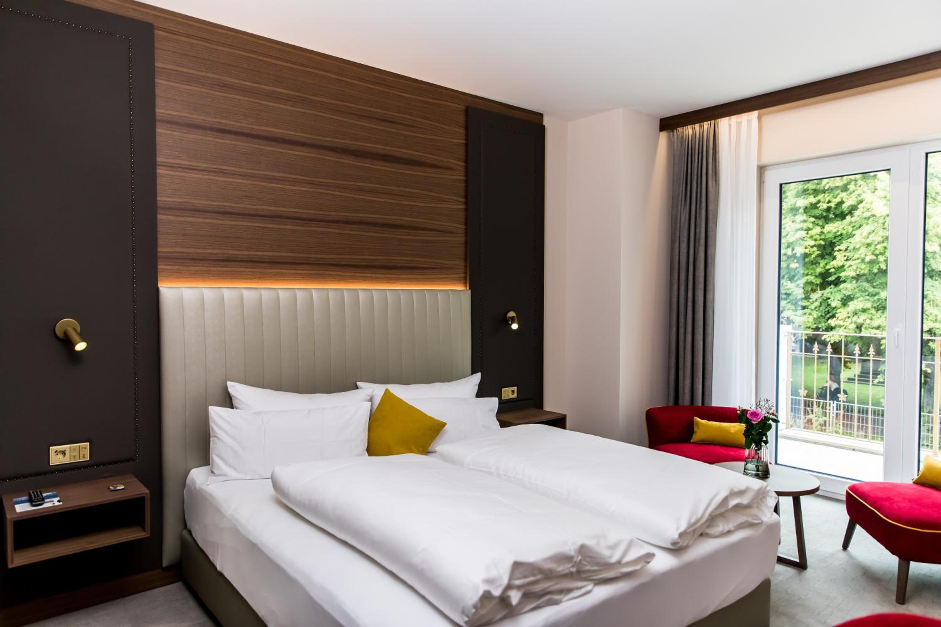 Deluxe Double Room with Balcony - Photo 1