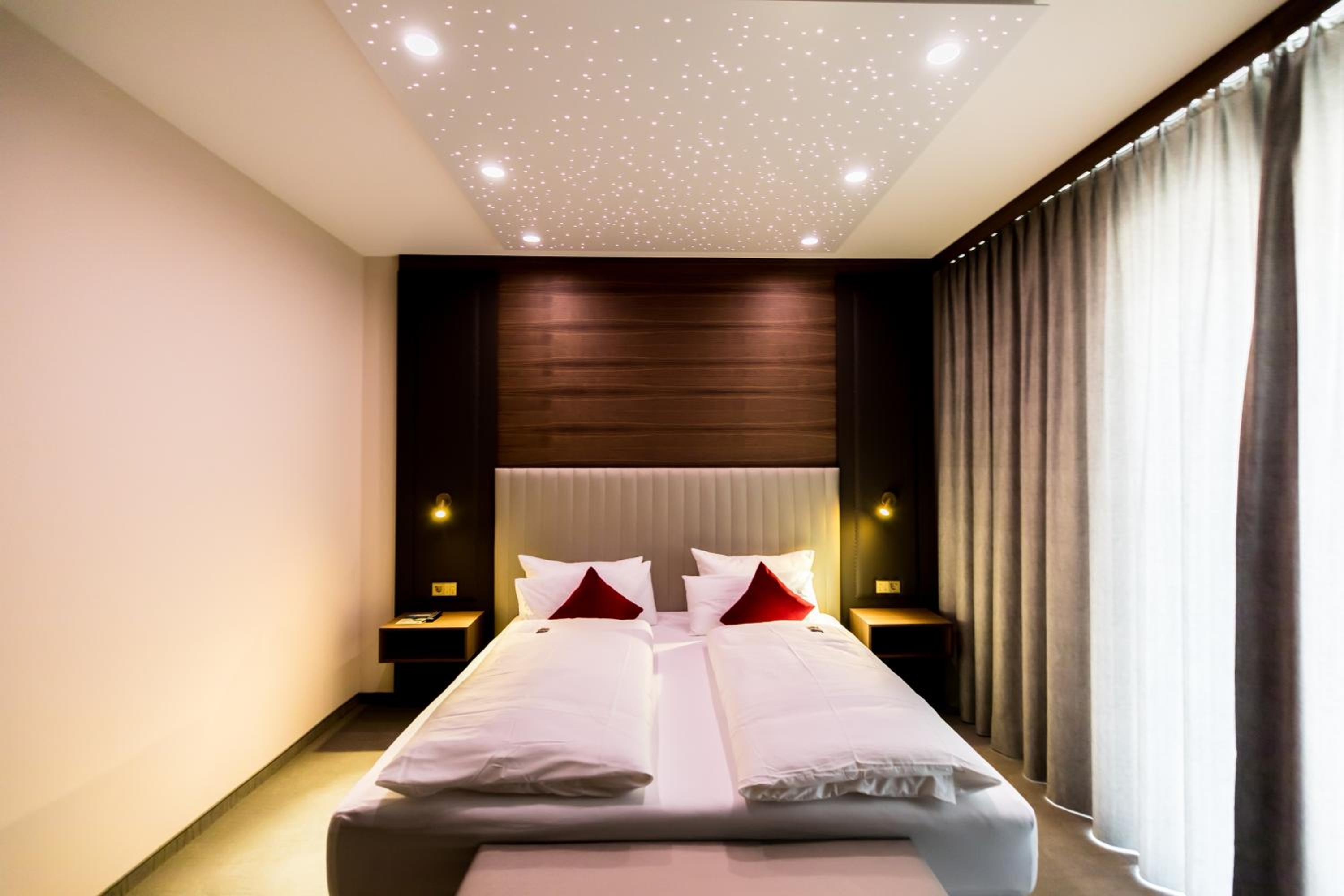 Suite with Balcony - Photo 13