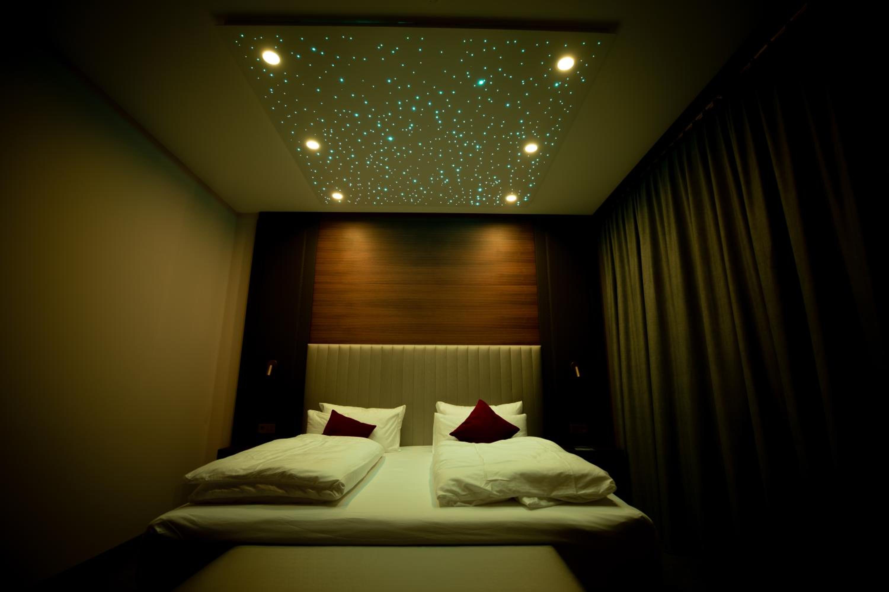 Suite with Balcony - Photo 5