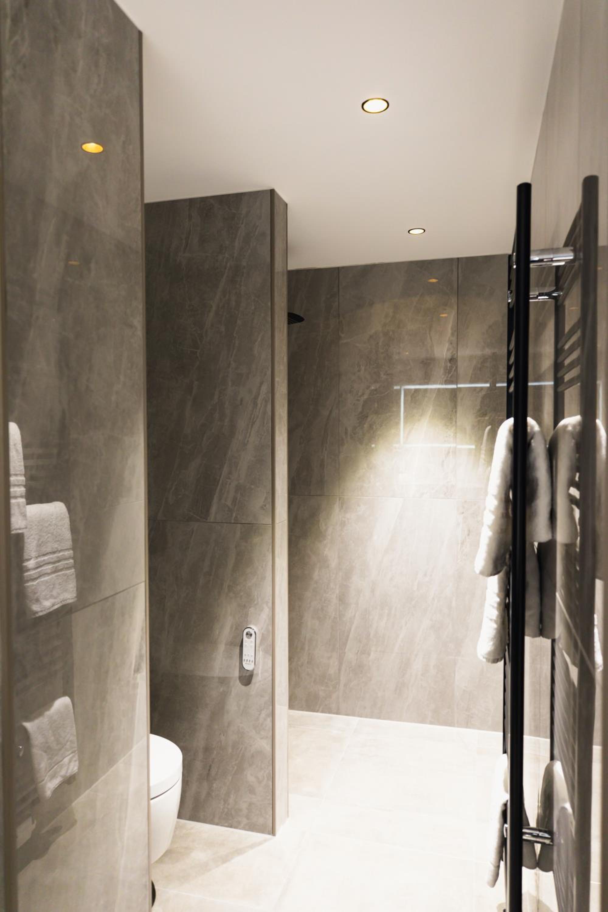 Suite with Balcony - Photo 8