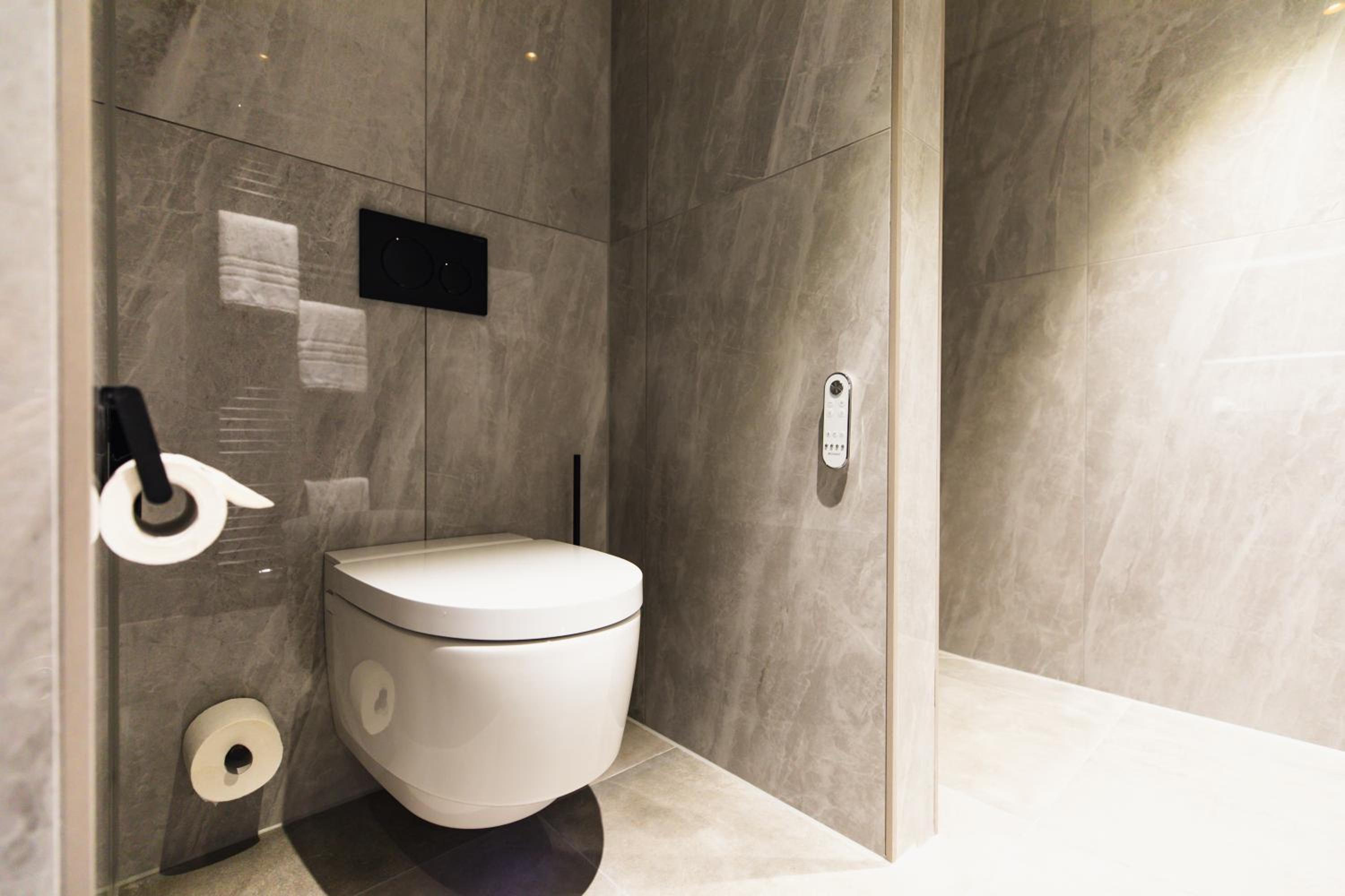 Suite with Balcony - Photo 9