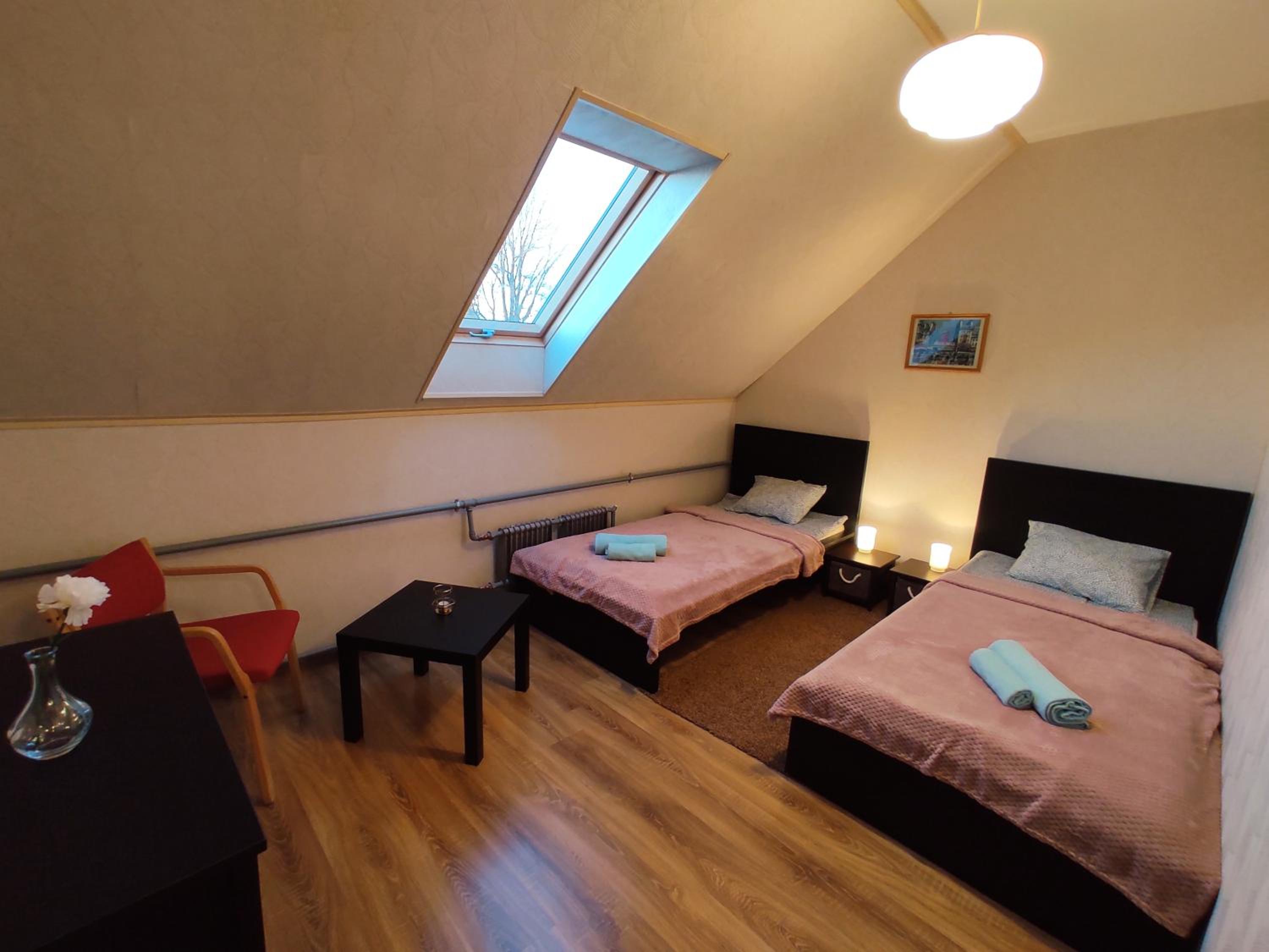 Twin Room with Private Bathroom - Photo 13
