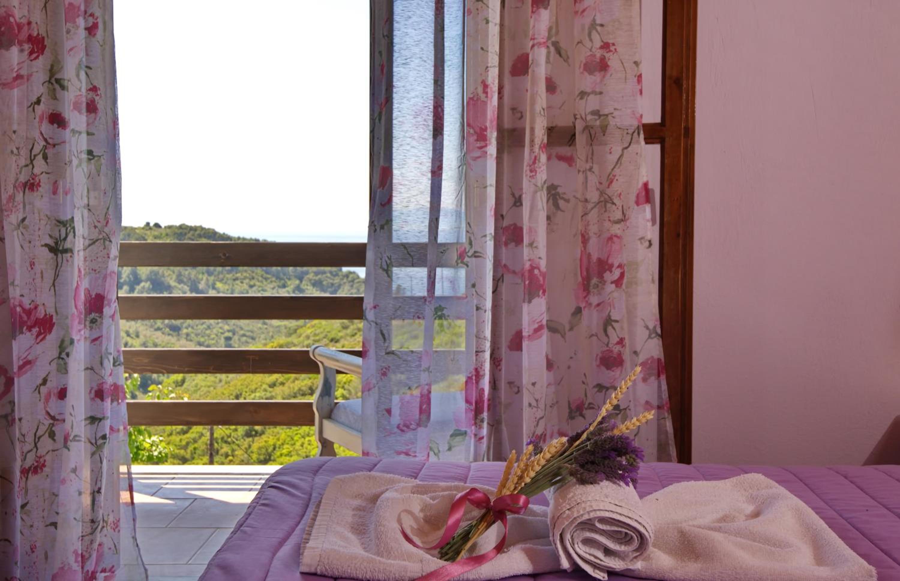One-Bedroom House - Photo 13