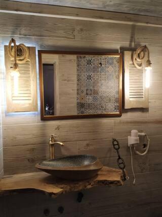 One-Bedroom House - Photo 15