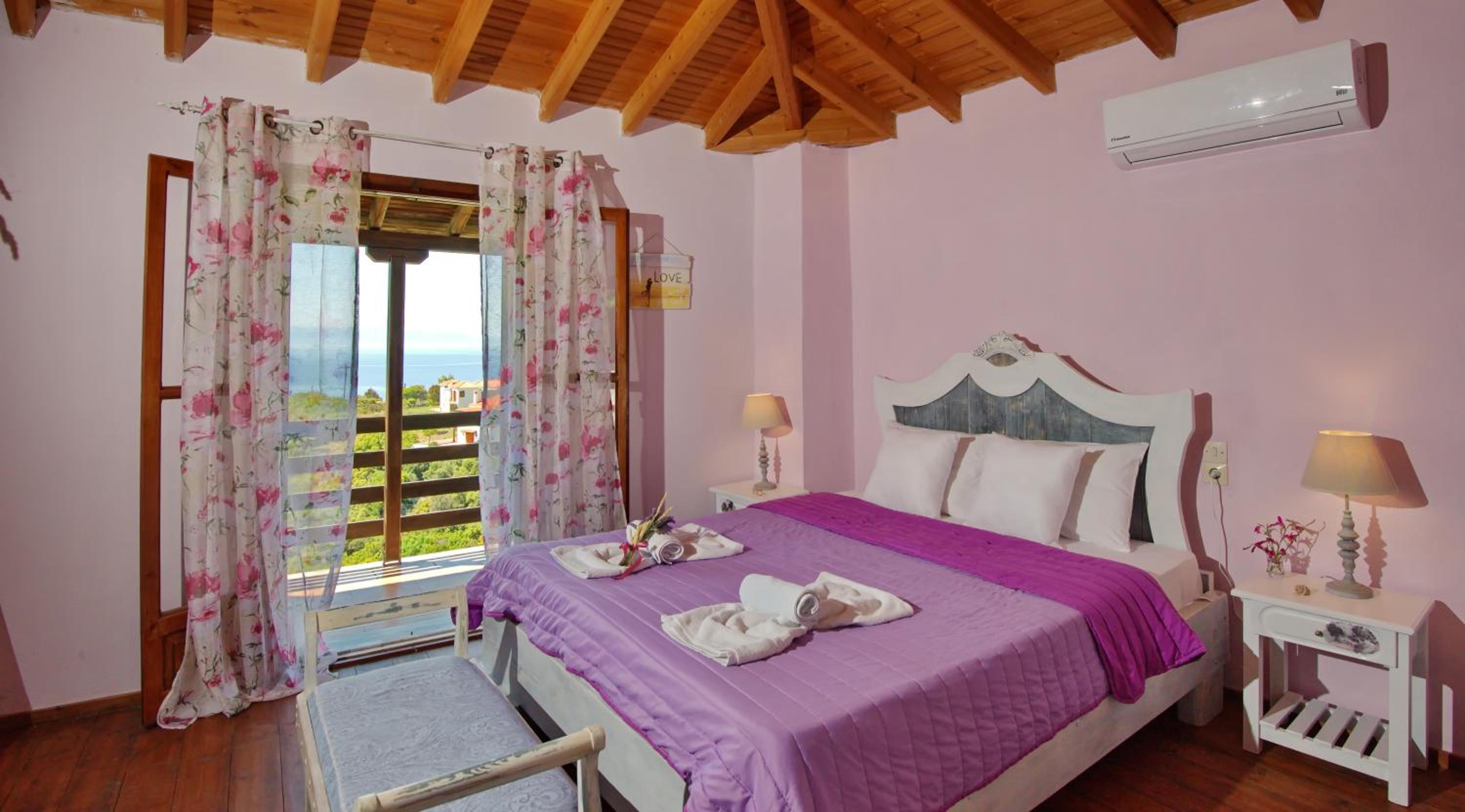 One-Bedroom House - Photo 2