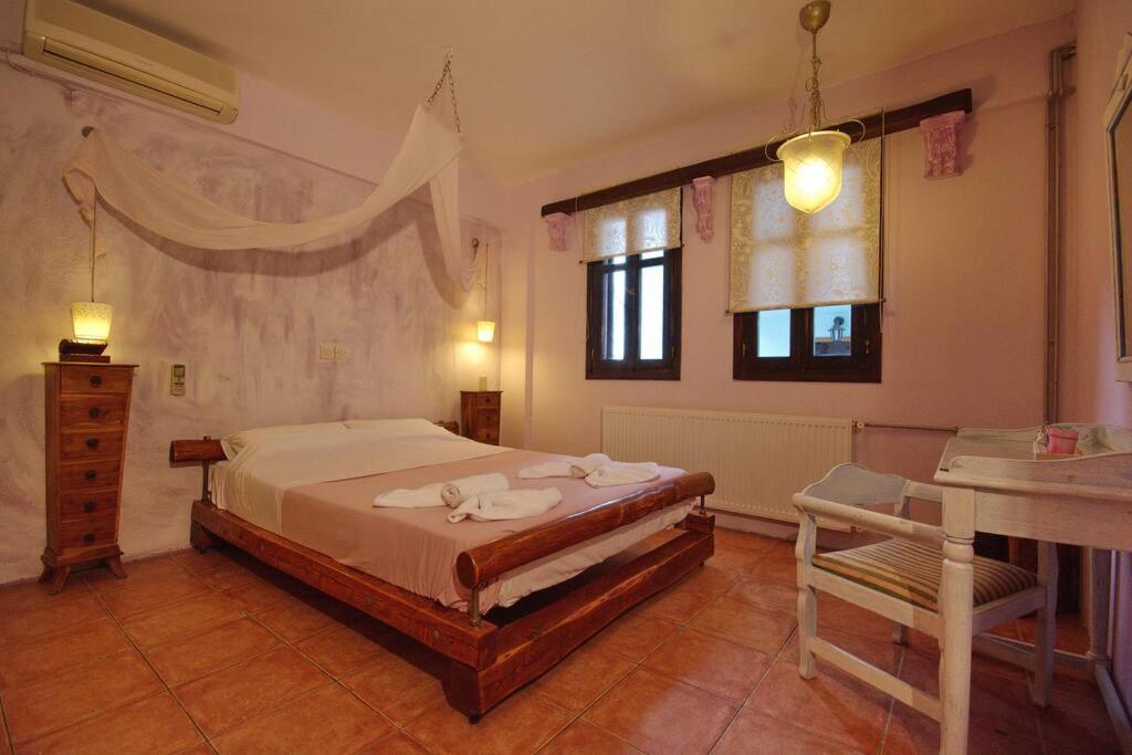 One-Bedroom House - Photo 1