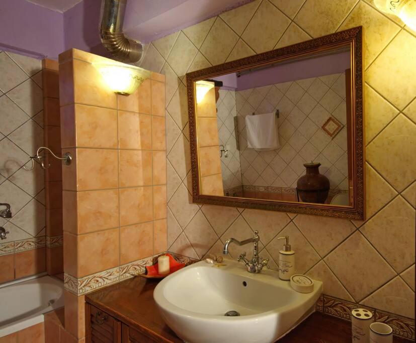 One-Bedroom House - Photo 3