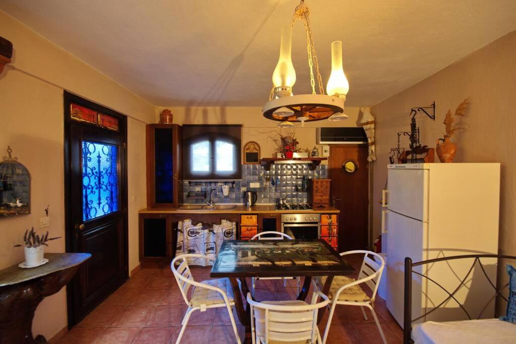 One-Bedroom House - Photo 4