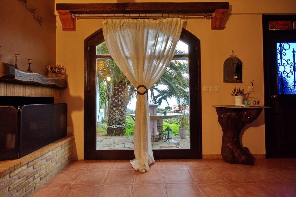 One-Bedroom House - Photo 7