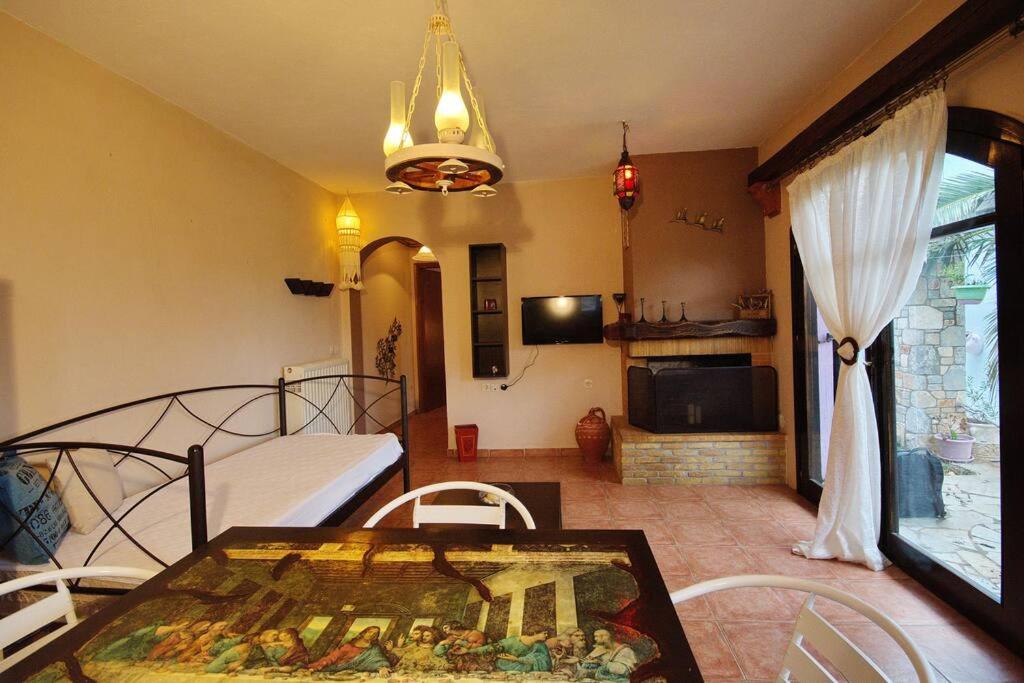 One-Bedroom House - Photo 11