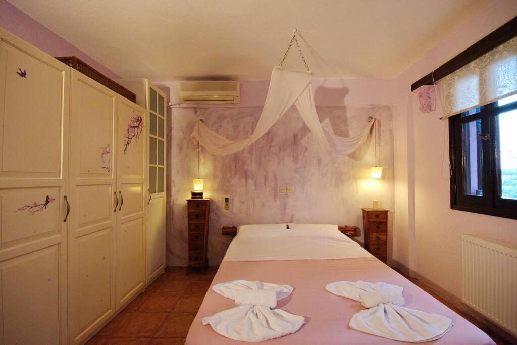 One-Bedroom House - Photo 28