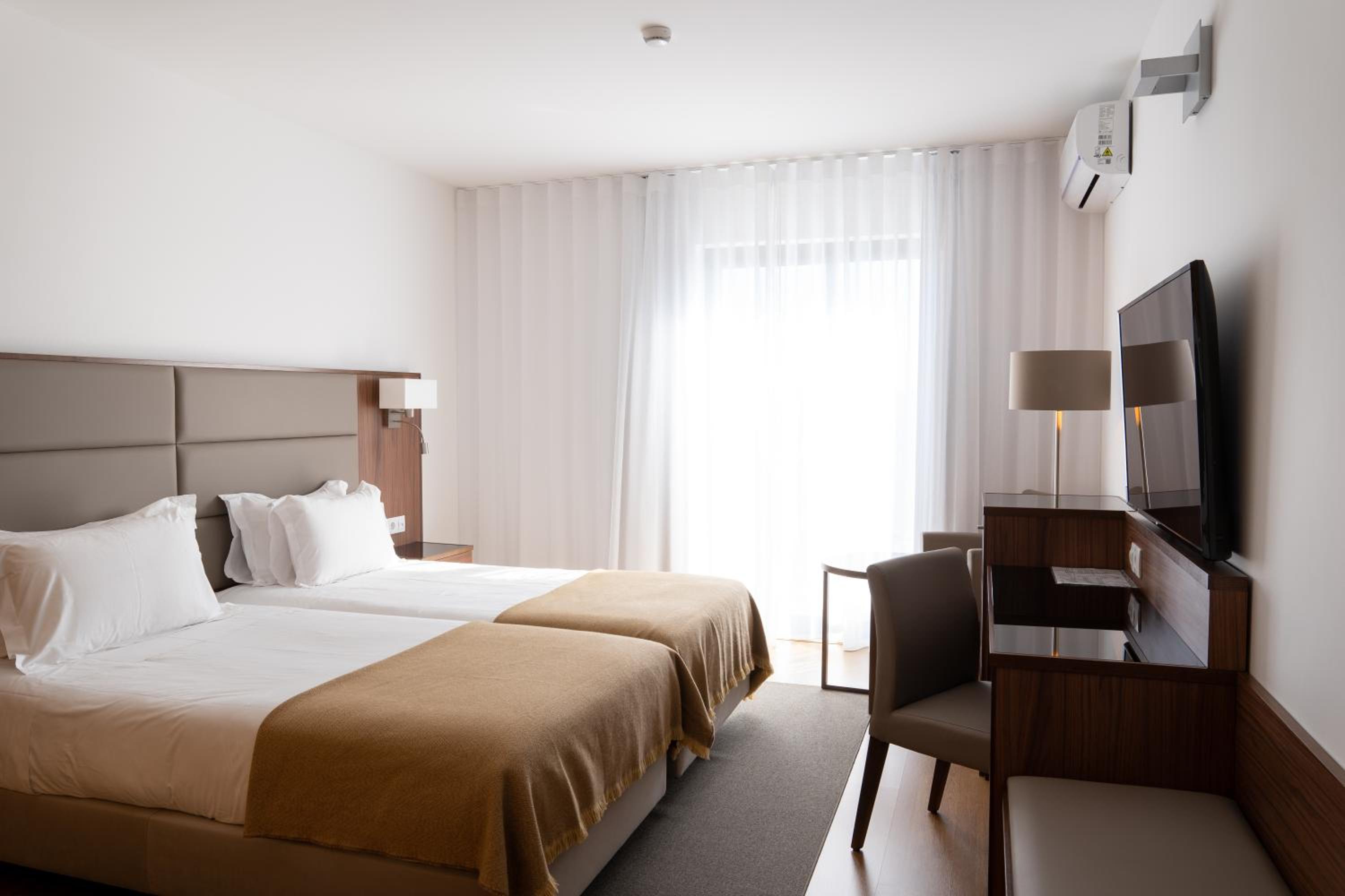 Twin Room - Photo 3