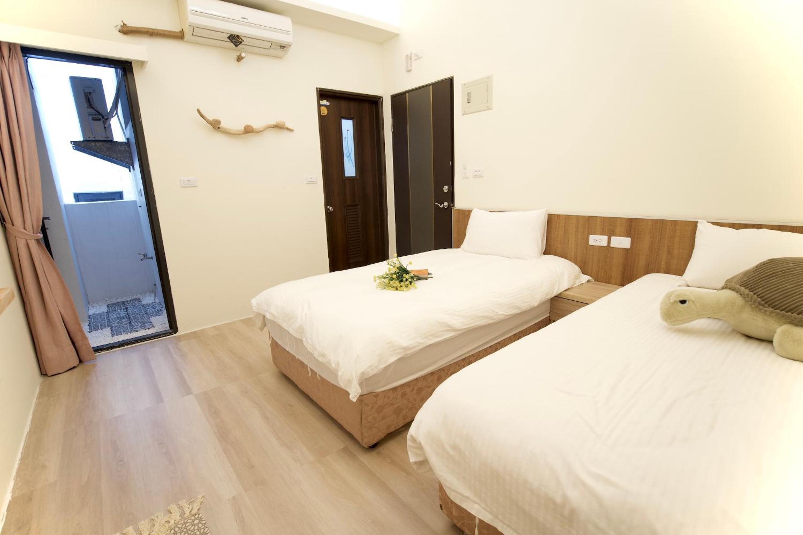 Budget Twin Room photo 2