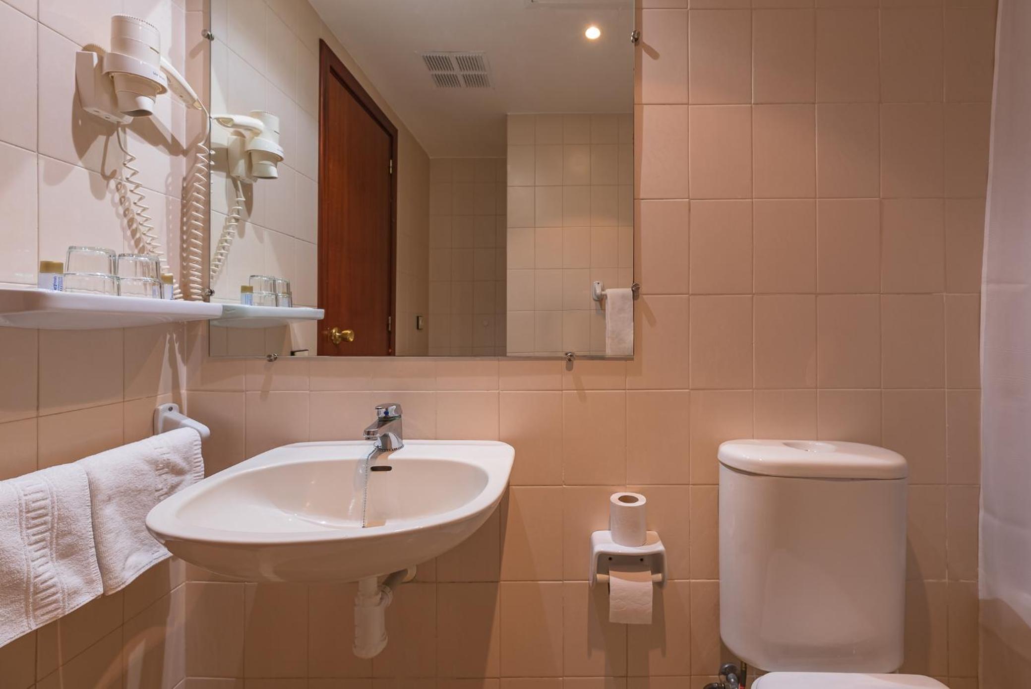 One-Bedroom Apartment (2 Adults) - Photo 10